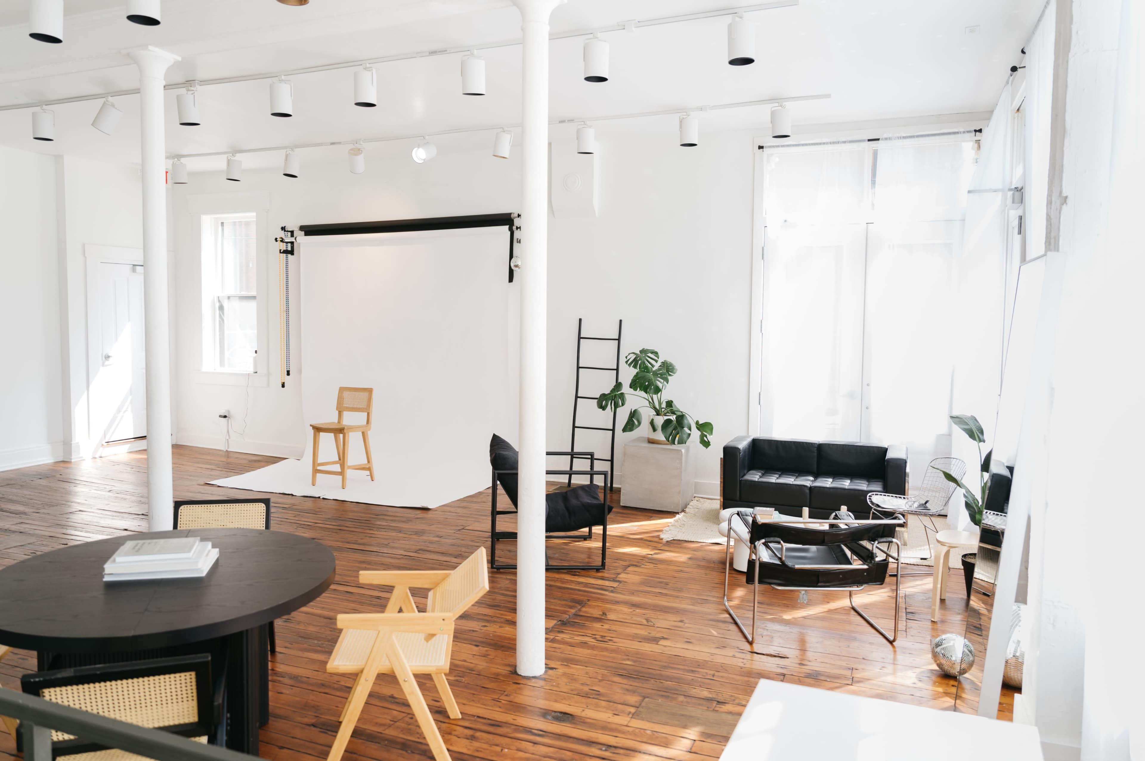 Downtown Urban Minimal Natural Light Studio Space Image in Over-The-Rhine, Cincinnati, OH