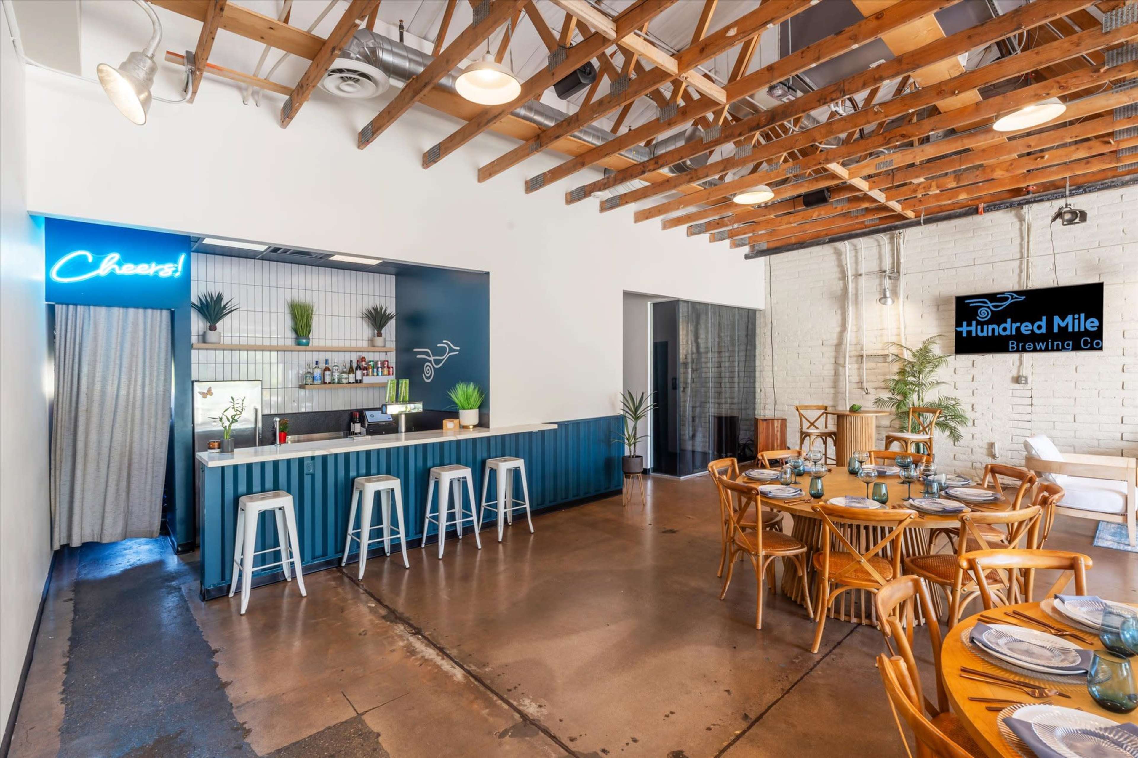 Road Runner venue by Hundred Mile Brewing Image in Tempe, Scottsdale, AZ