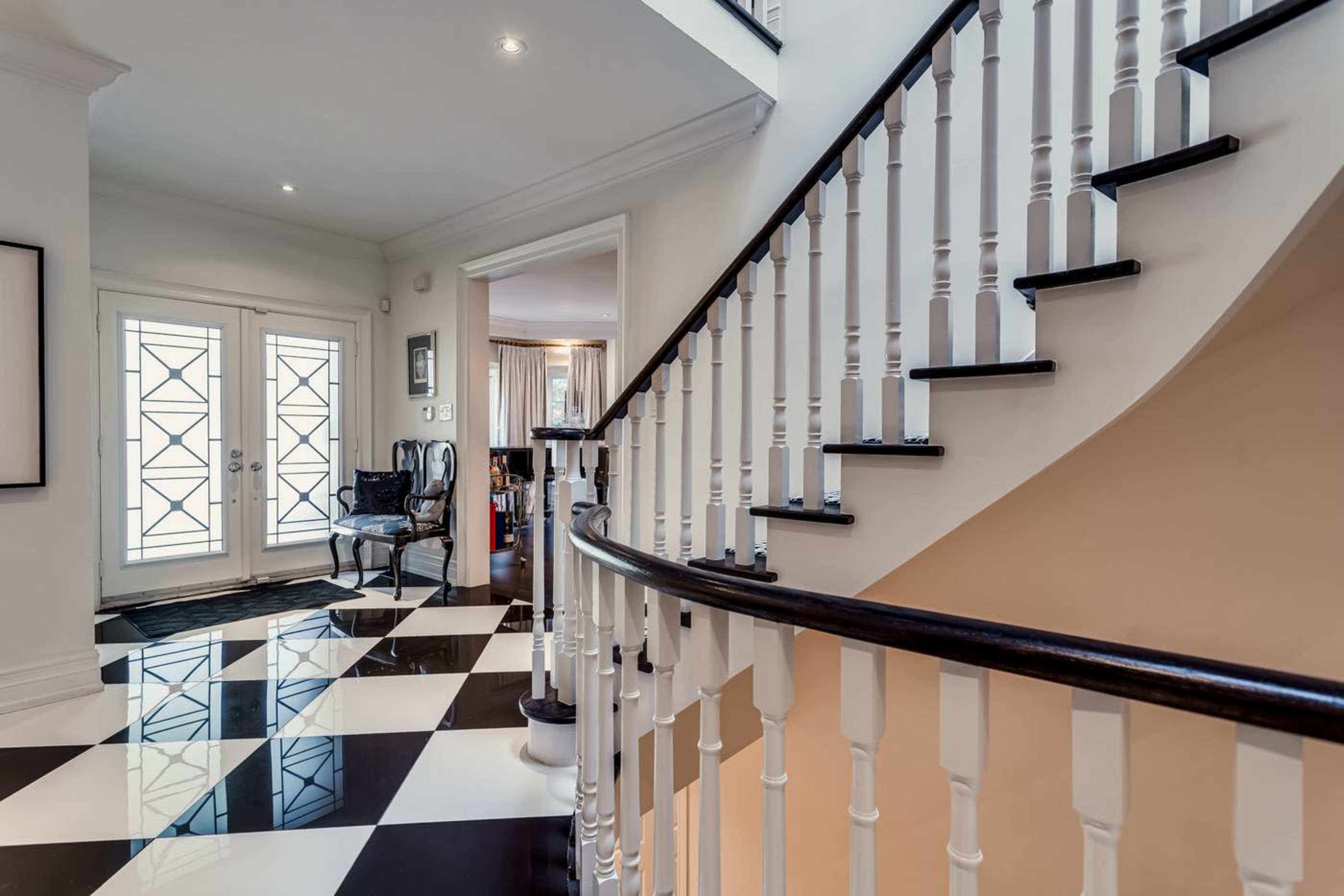 Contemporary Open Concept House Image in Thornhill, Thornhill, ON