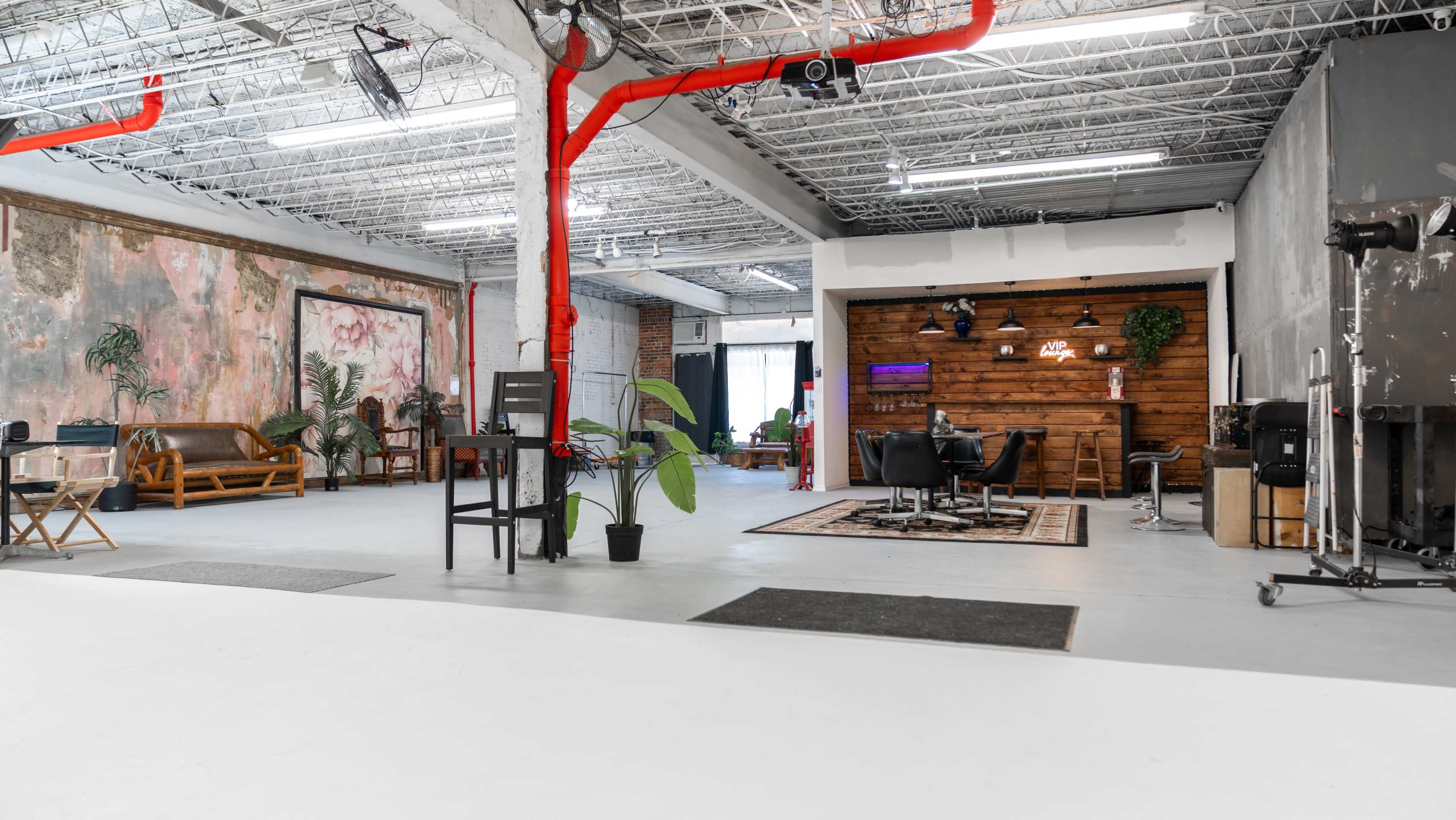 Downtown Photography Studio with Open Floor Plan and Art Gallery Image in Lake Dot, Orlando, FL