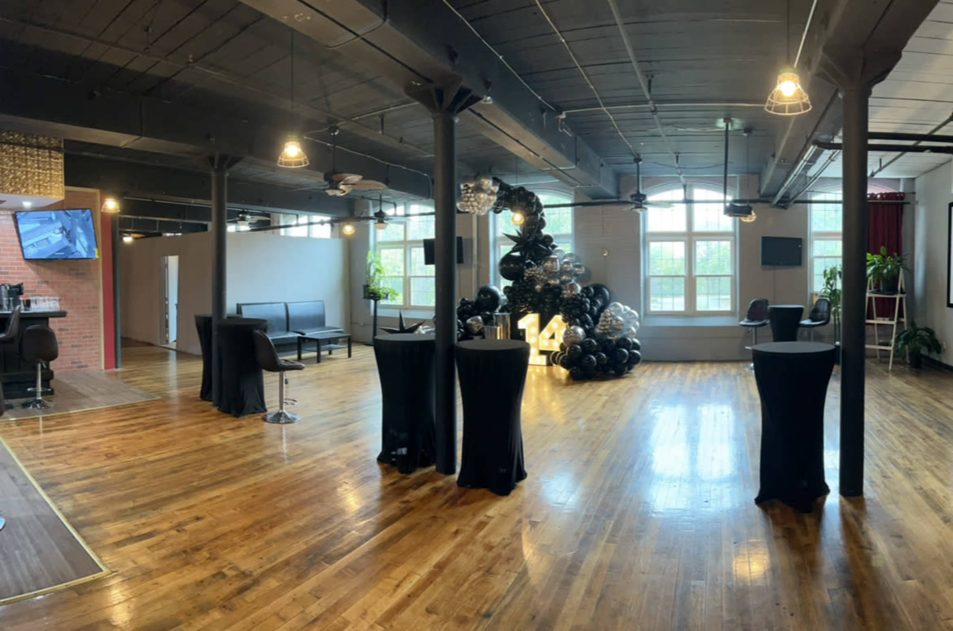Unique , rustic , calming ambience Image in Lincoln, Lincoln, RI