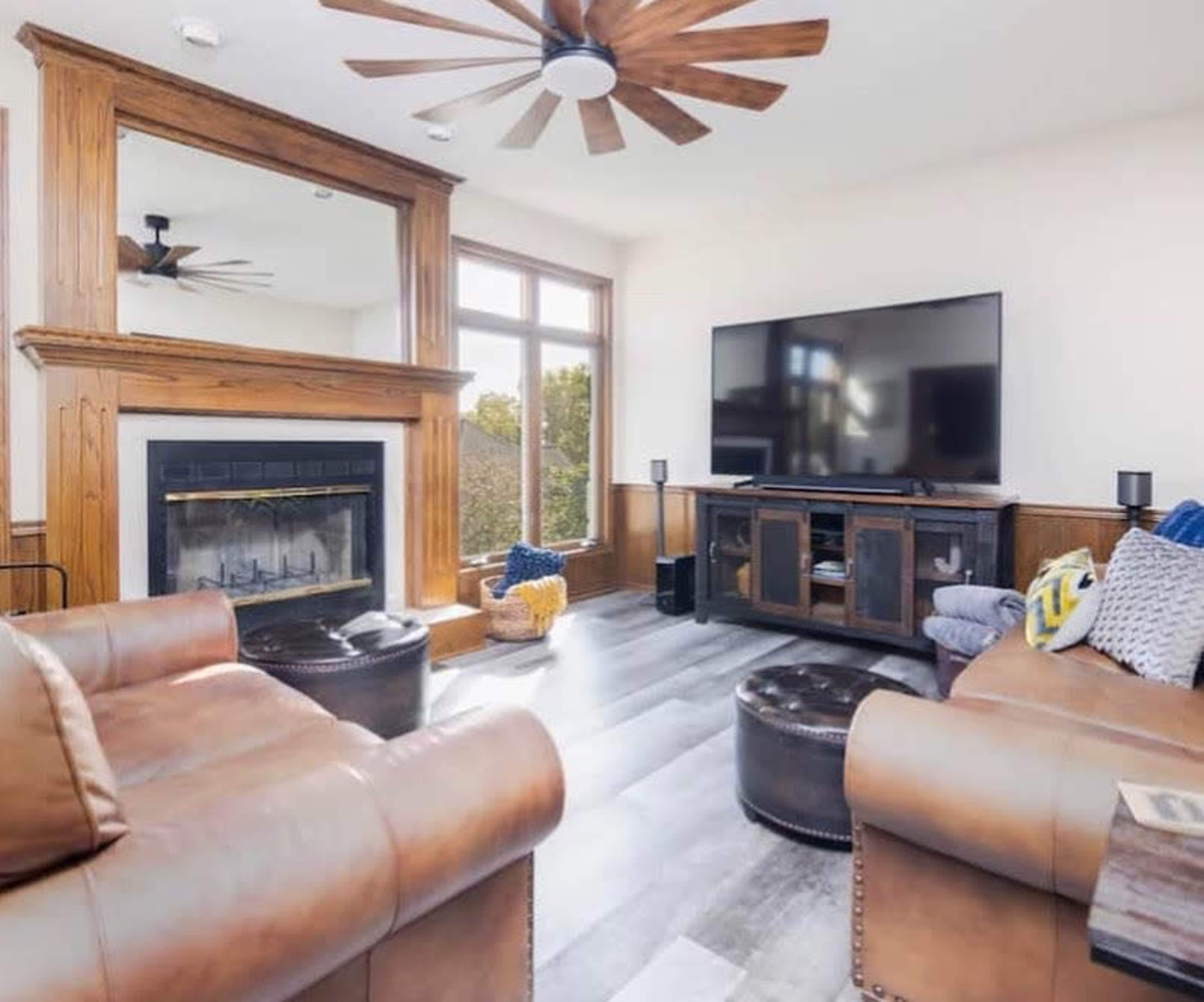 Spacious Colonial Estate Image in Clive, Clive, IA