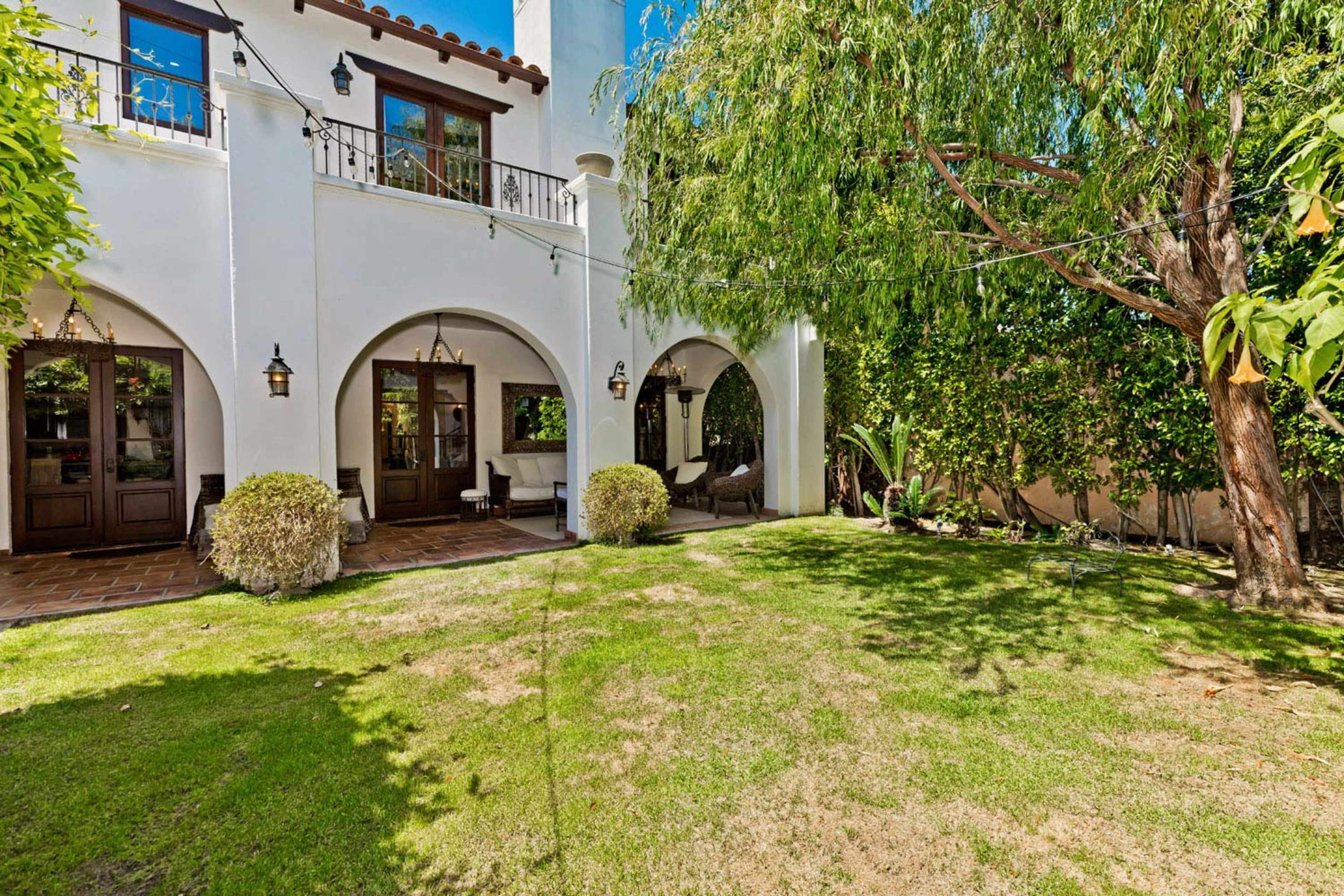 Gorgeous Outdoor Space in the Heart of it All Image in Beverly Grove, Los ANgeles, CA