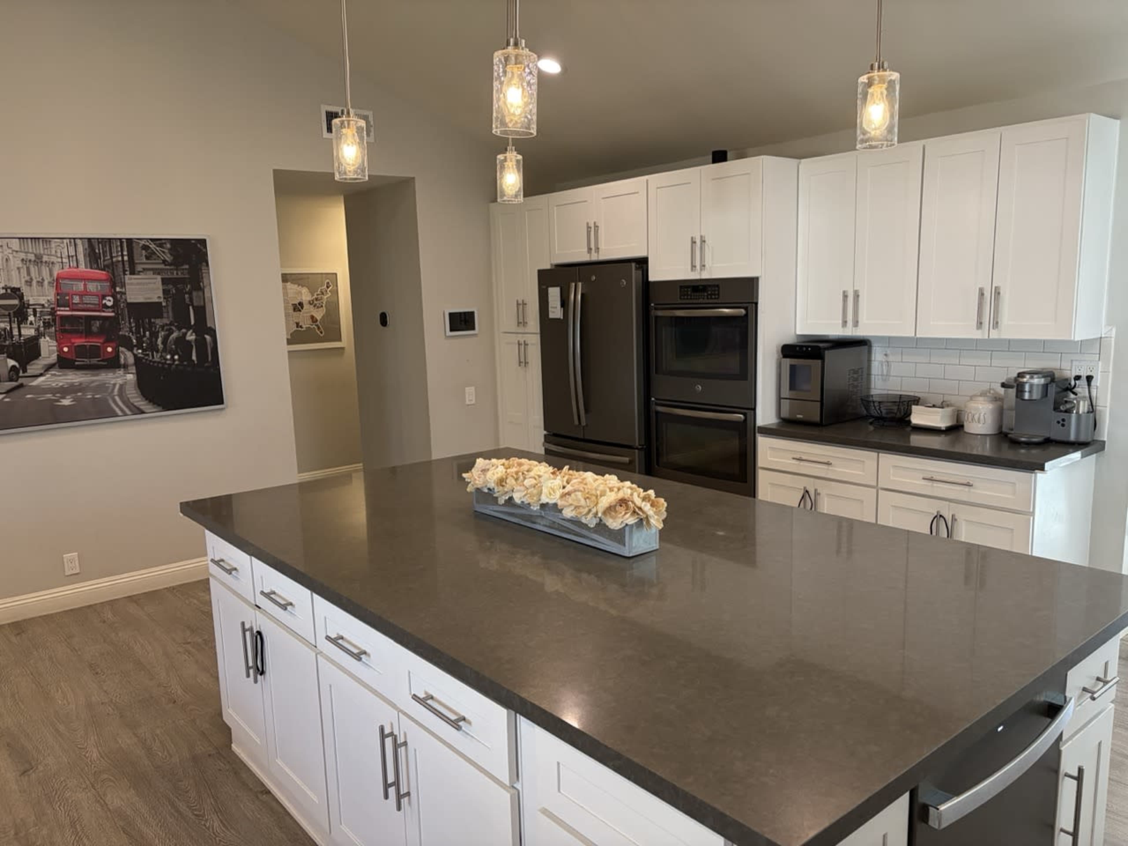 Ultimate Suburban Family Home: High Ceilings, Chef's Kitchen Image in Simi Valley, Simi Valley, CA