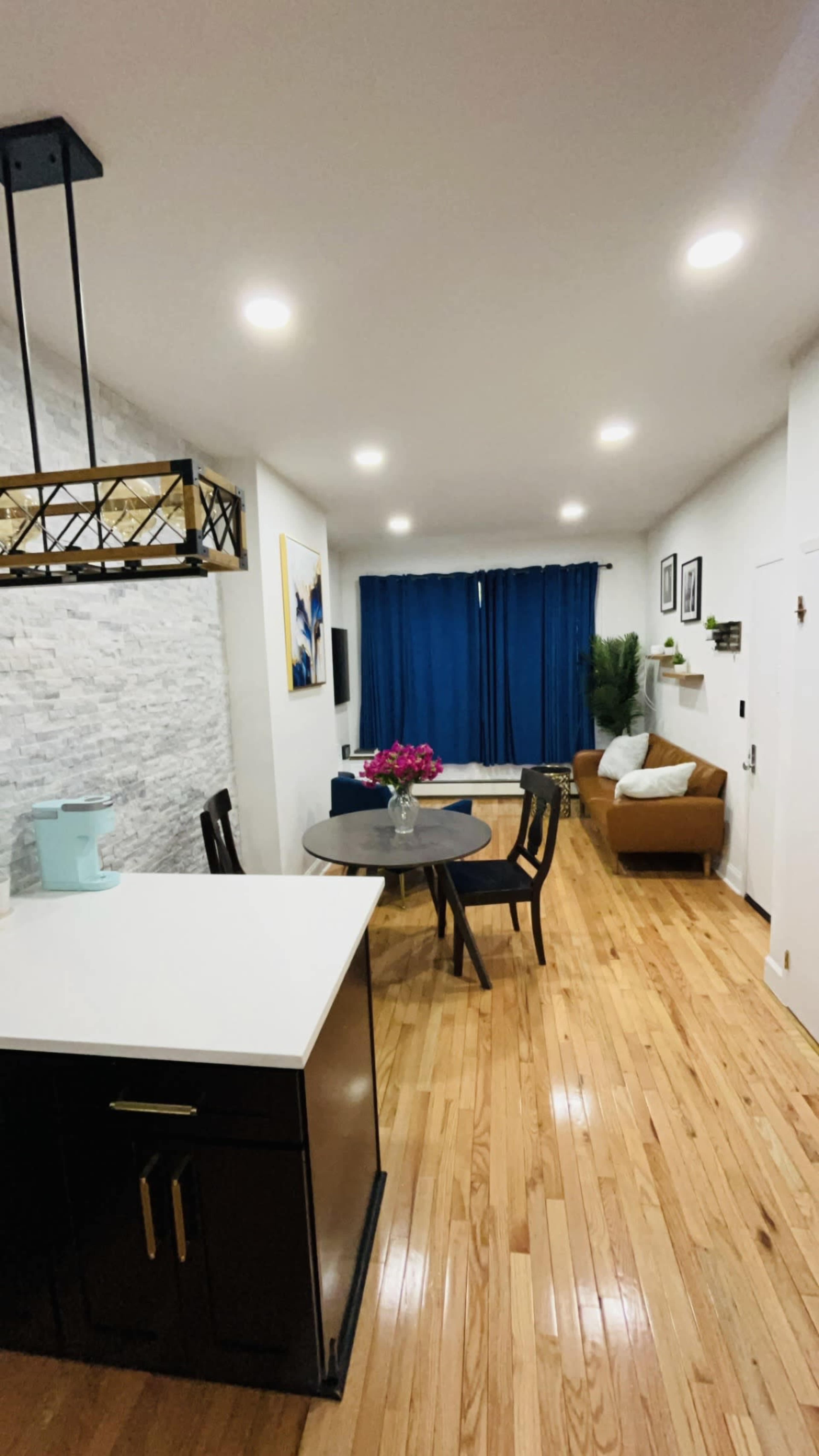 Pacific House | Modern Upscale Ground floor apartment with backyard ...