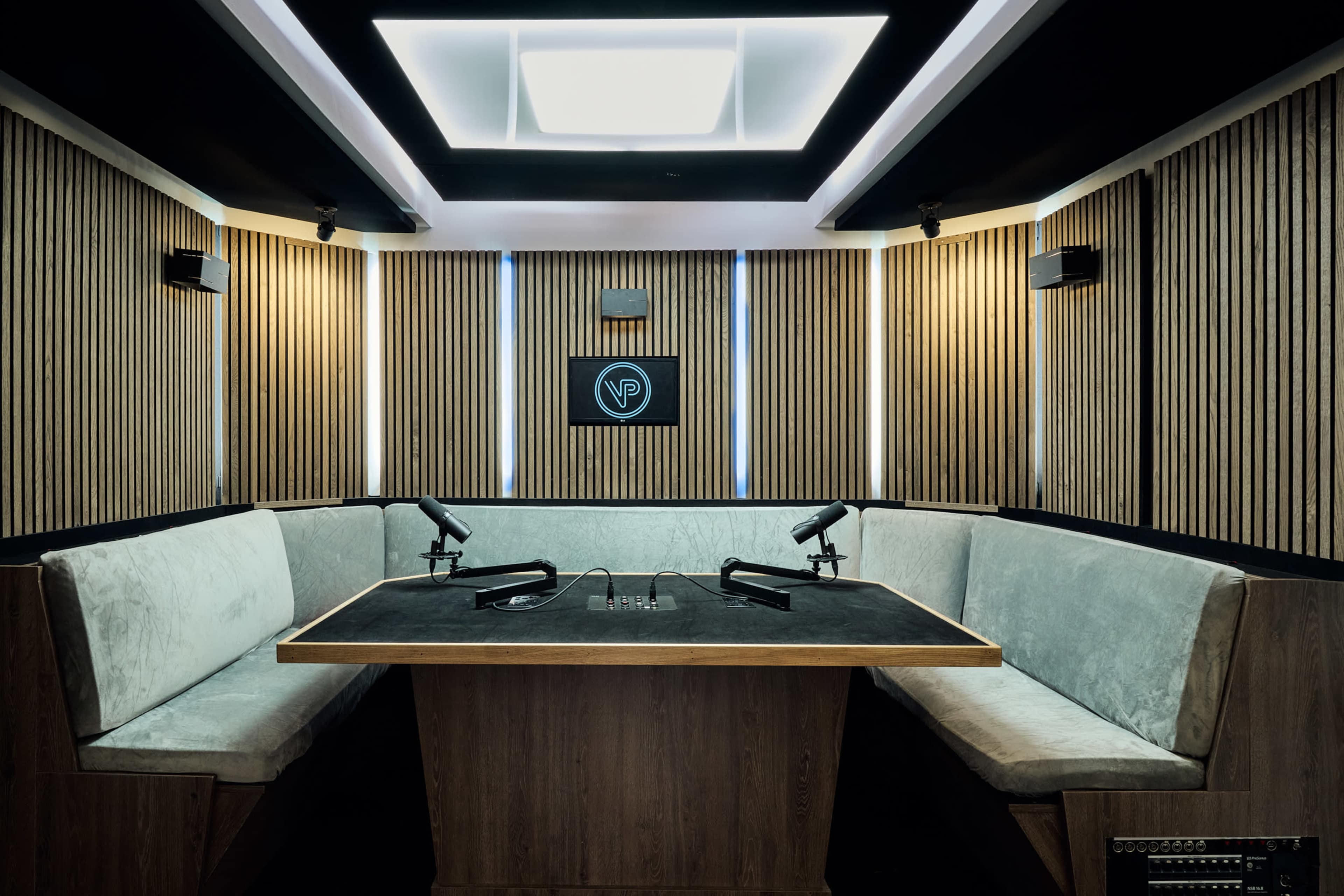 Premium London Podcast Studio Image in Fulham, London, ENG