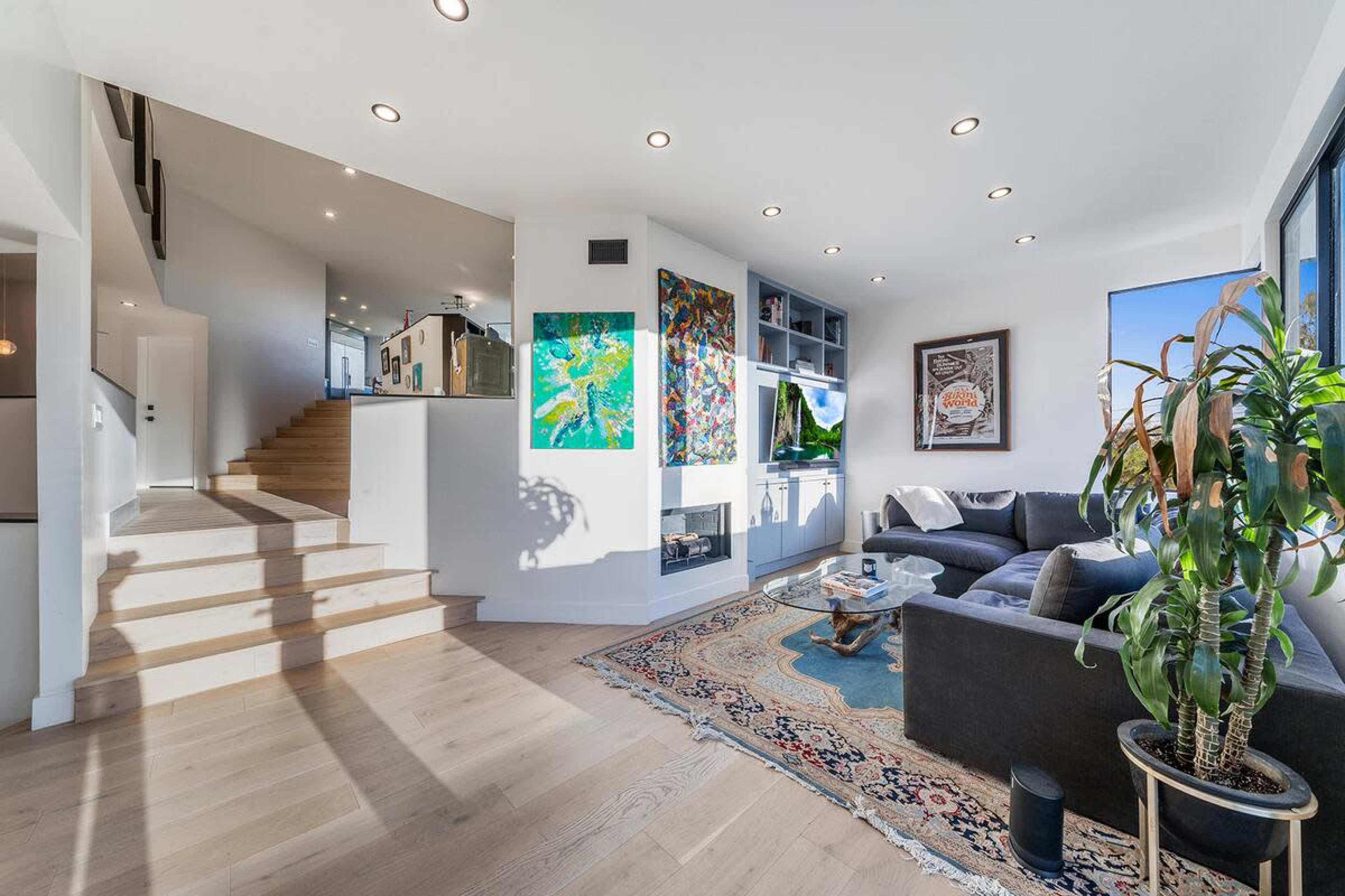 Hollywood Hills Natural Light House Image in Central LA, Los Angeles, CA