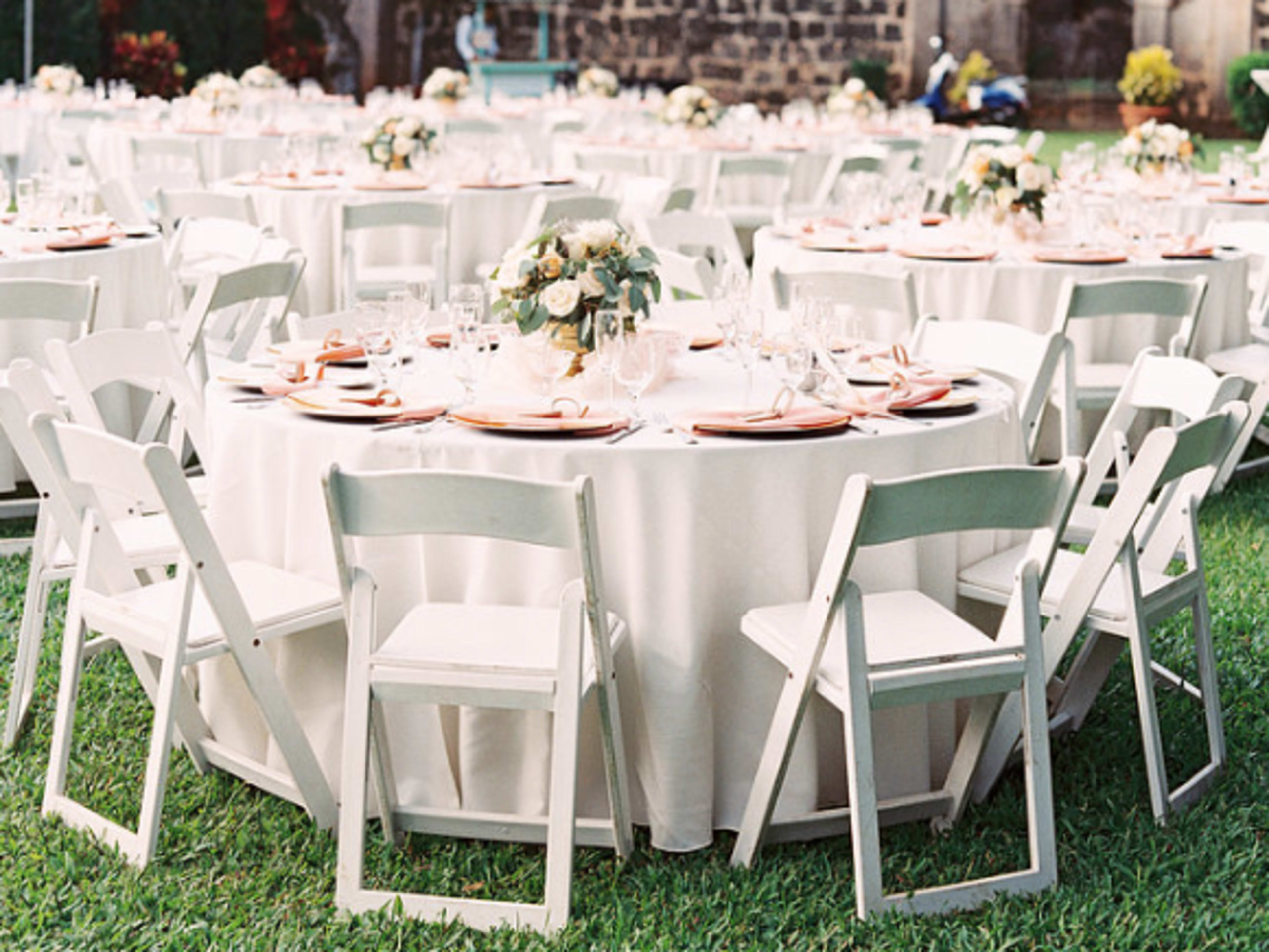 Round Tables & Chairs