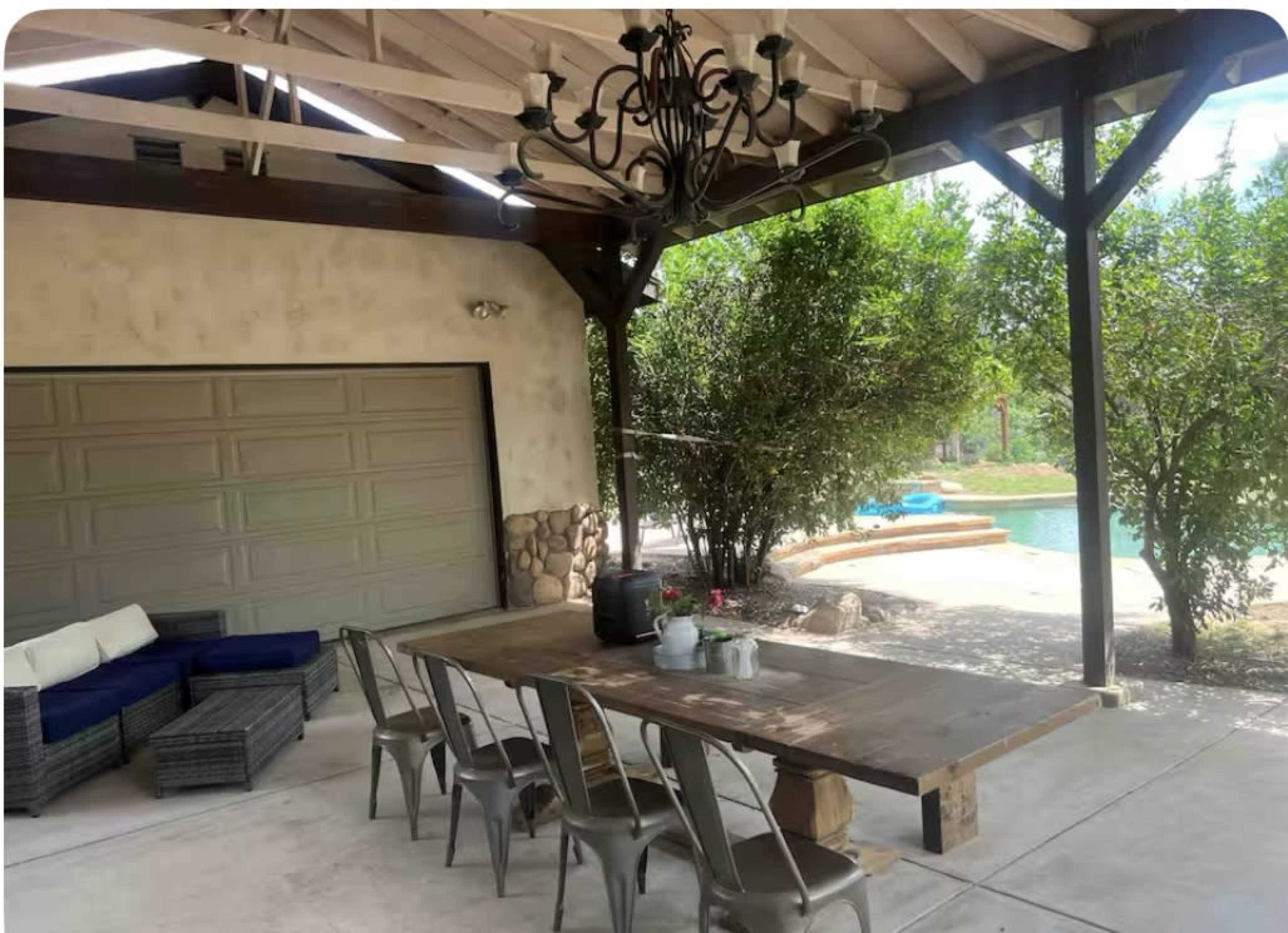 Beautiful pavilion near pool and spa large grass area great for party’s Image in Mira Monte, Ojai, CA