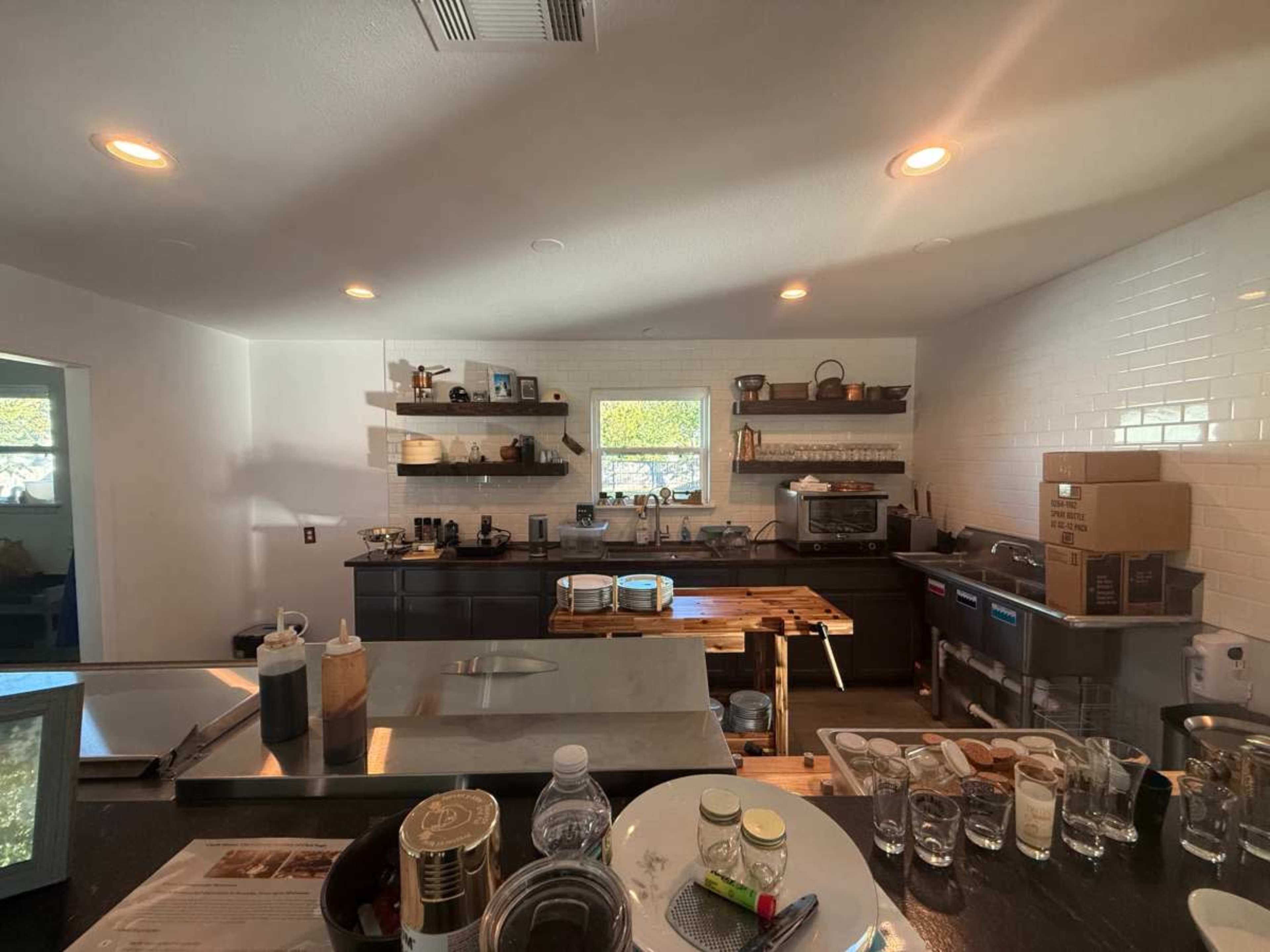 Elegant Lounge with Professional Kitchen for Private Gatherings Image in Roanoke, Roanoke, TX