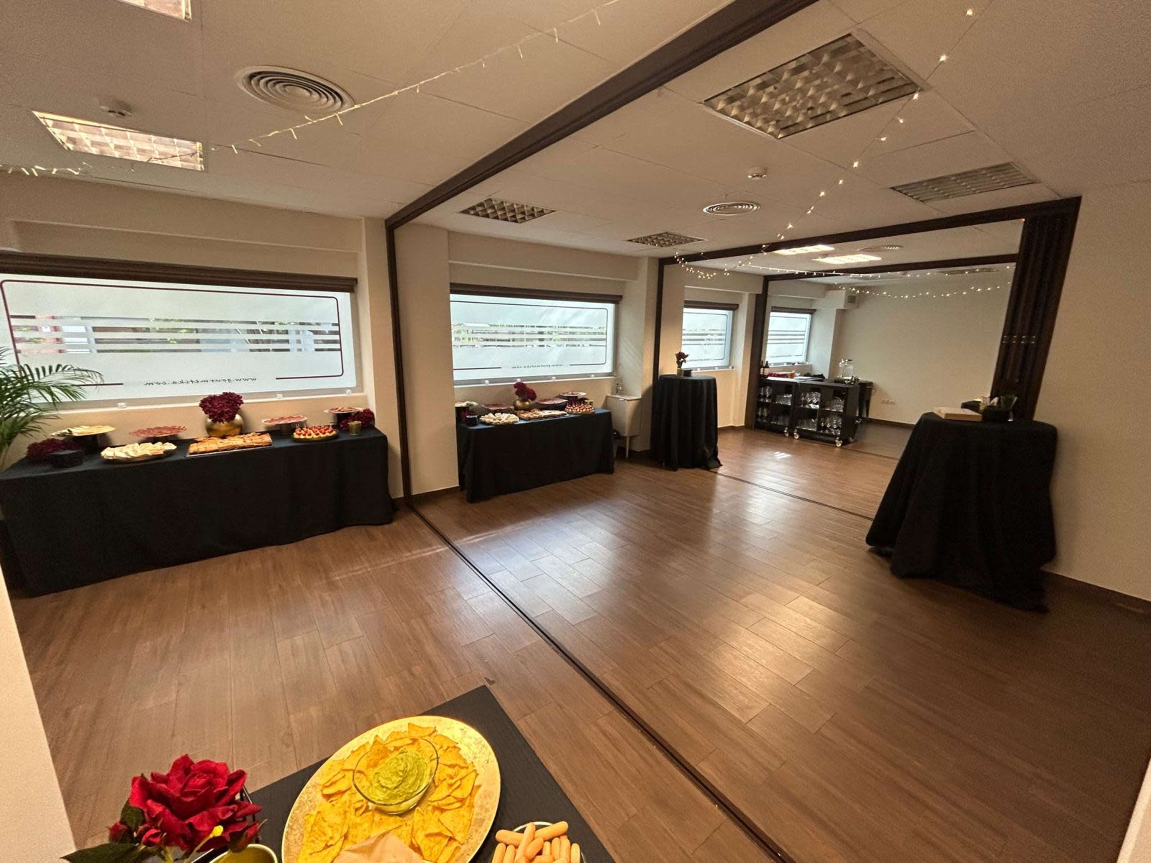 SALA DIAFANA Y PANELABLE DE 65M2 Image in Las Acacias, MADRID, M