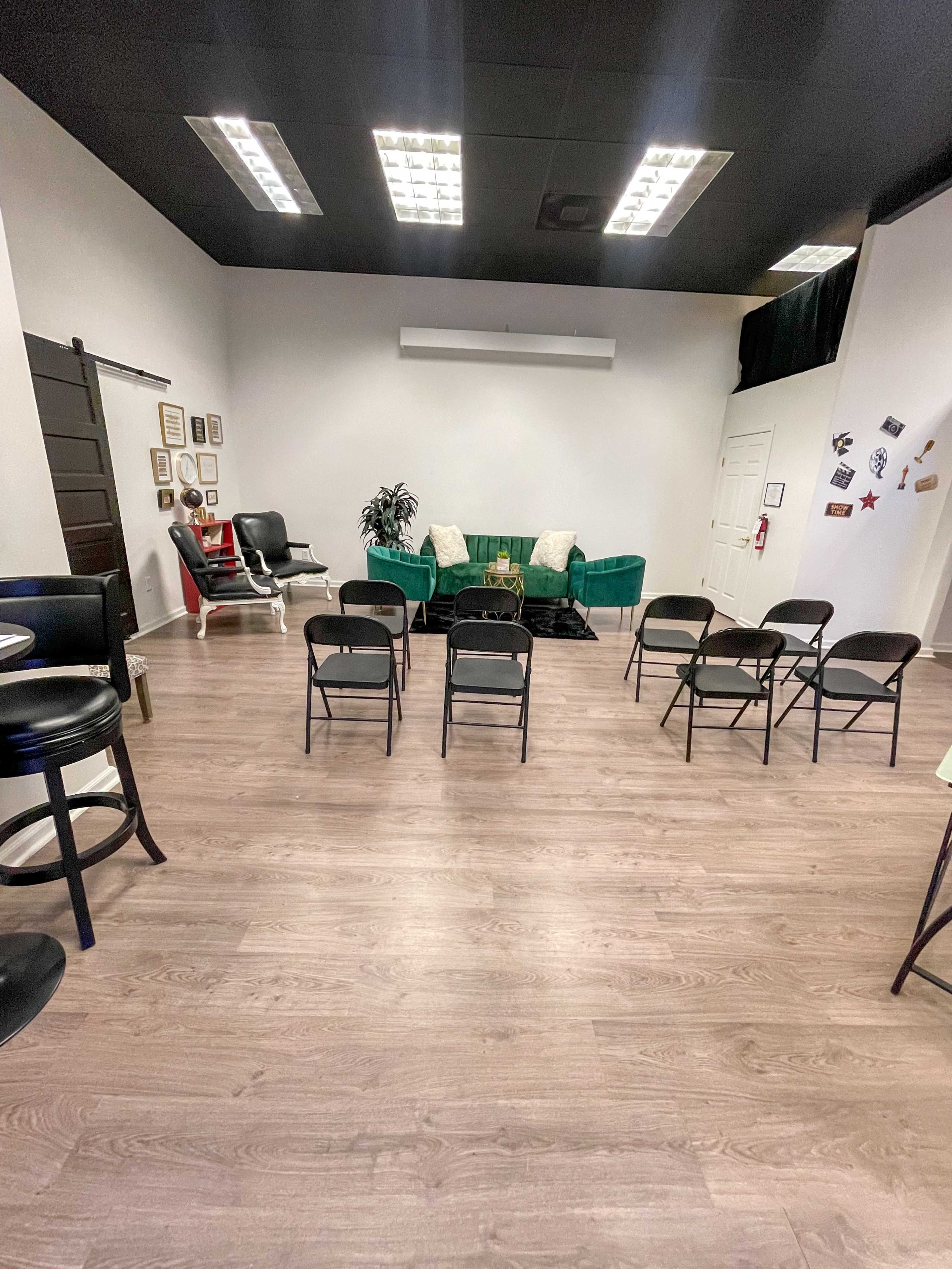 Historical Downtown City Studio by IAH Airpot Image in Humble, humble, TX