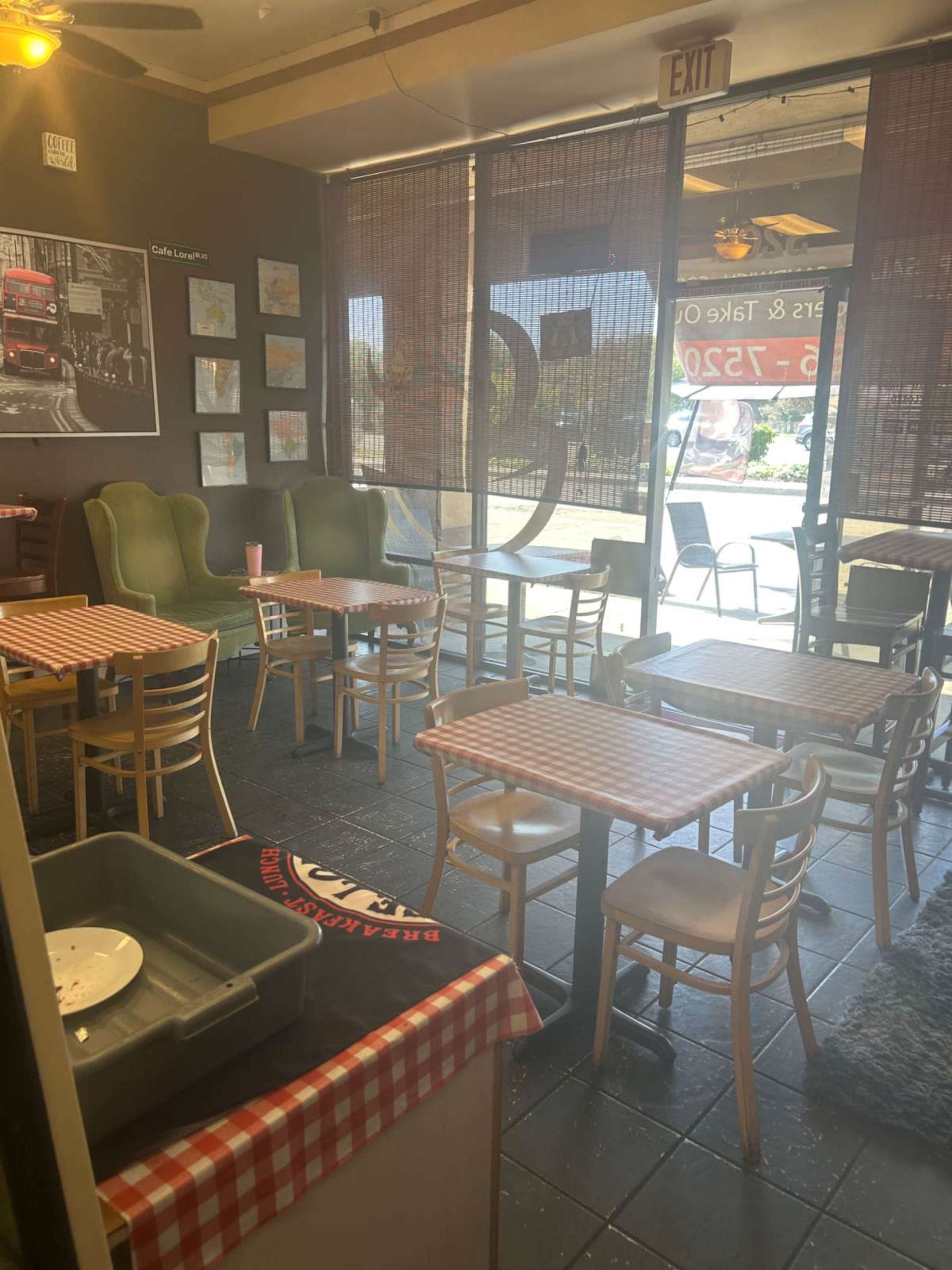 Small quaint restaurant on PCH near beach, golf course and all shops Image in Park Estates, Long Beach, CA