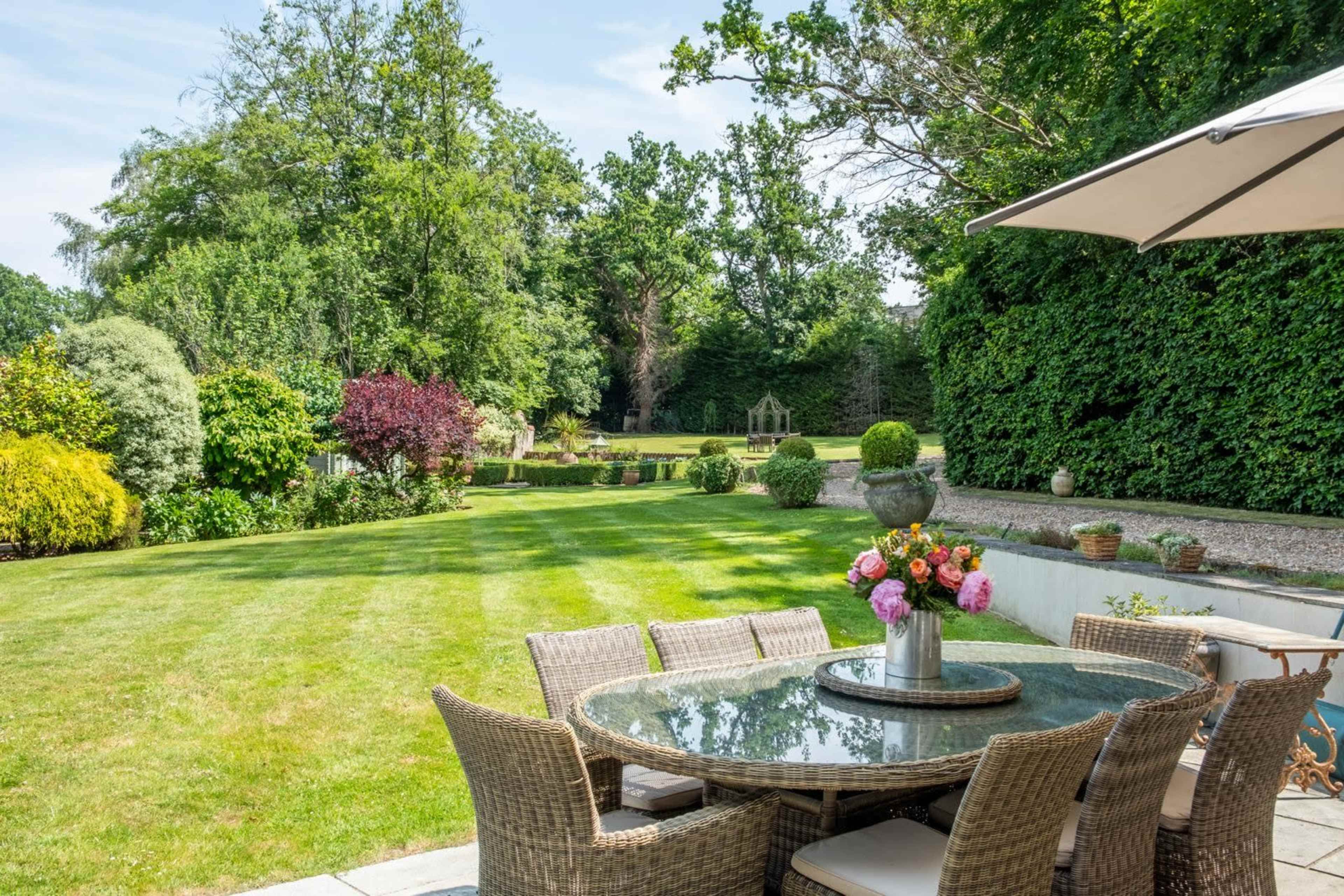 Large bright space with a country View Image in Sunninghill and Ascot, Sunningdale, ENG