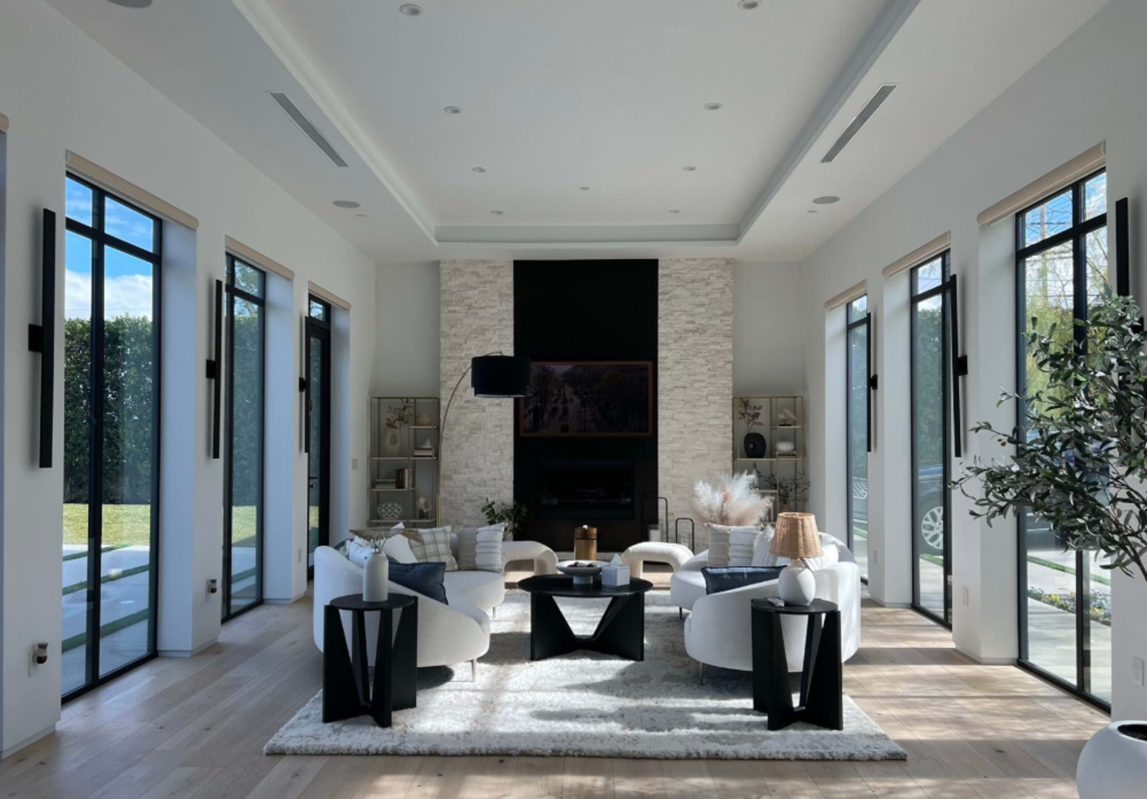 Modern Mansion in LA with Spiral Staircase Image in Tarzana, tarzana, CA