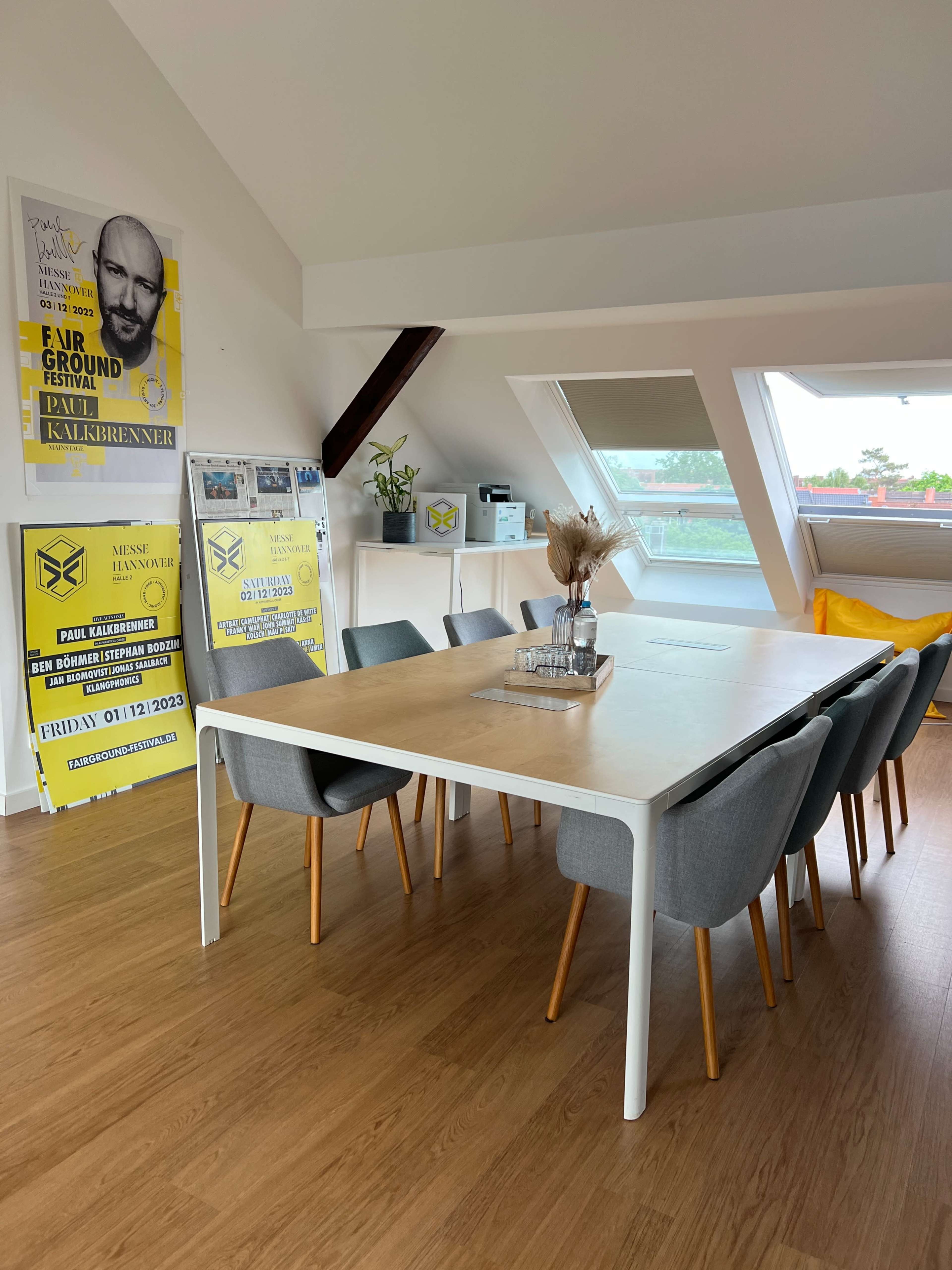 Lichtdurchfluteter Seminar- & Workshopraum im Herzen von Hannover  am Wochenende mieten Image in Südstadt, Hannover mitte