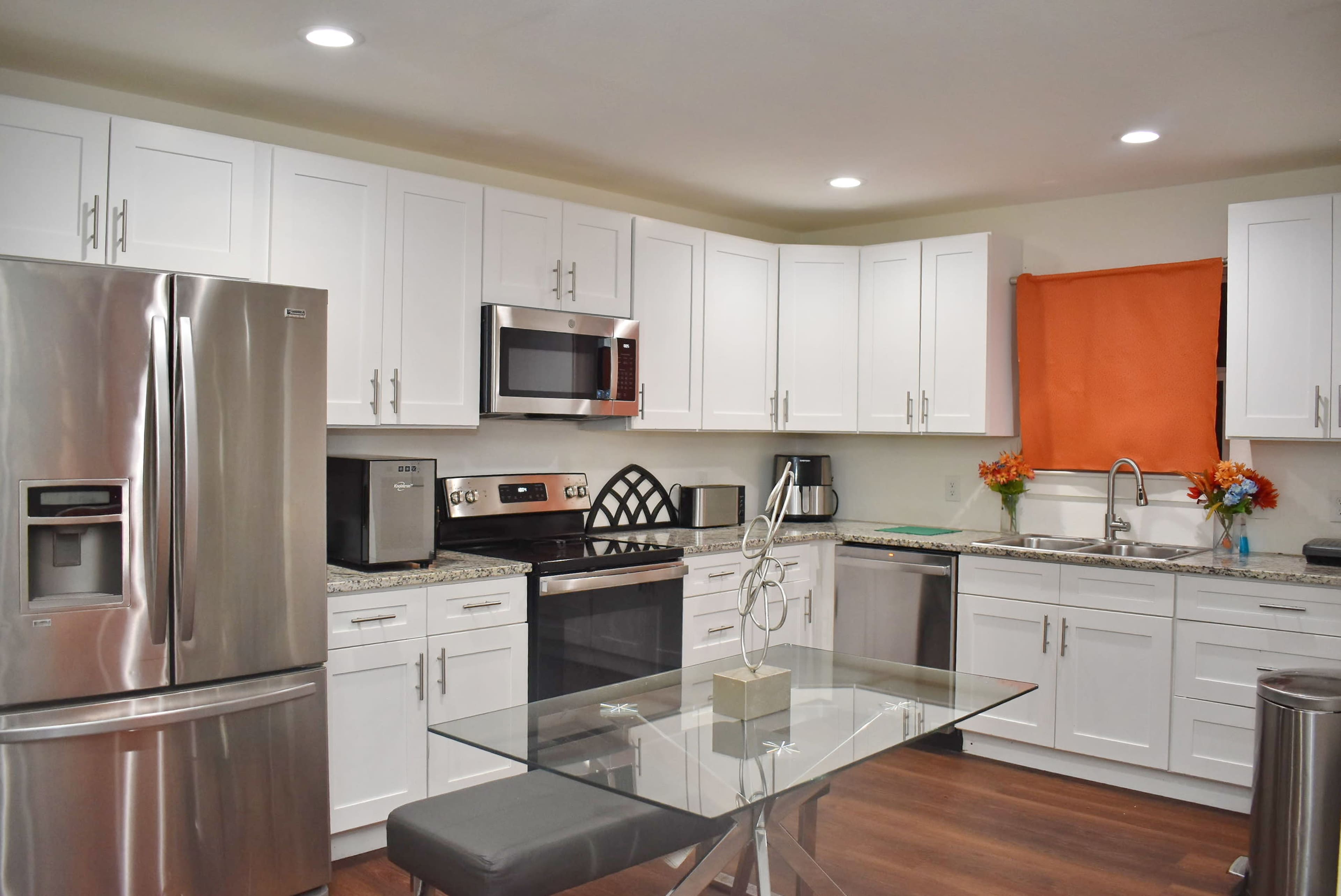 Centrally Located Work Station - Honey Comb Hideout -  Family Delight Image in South Dallas, Dallas, TX