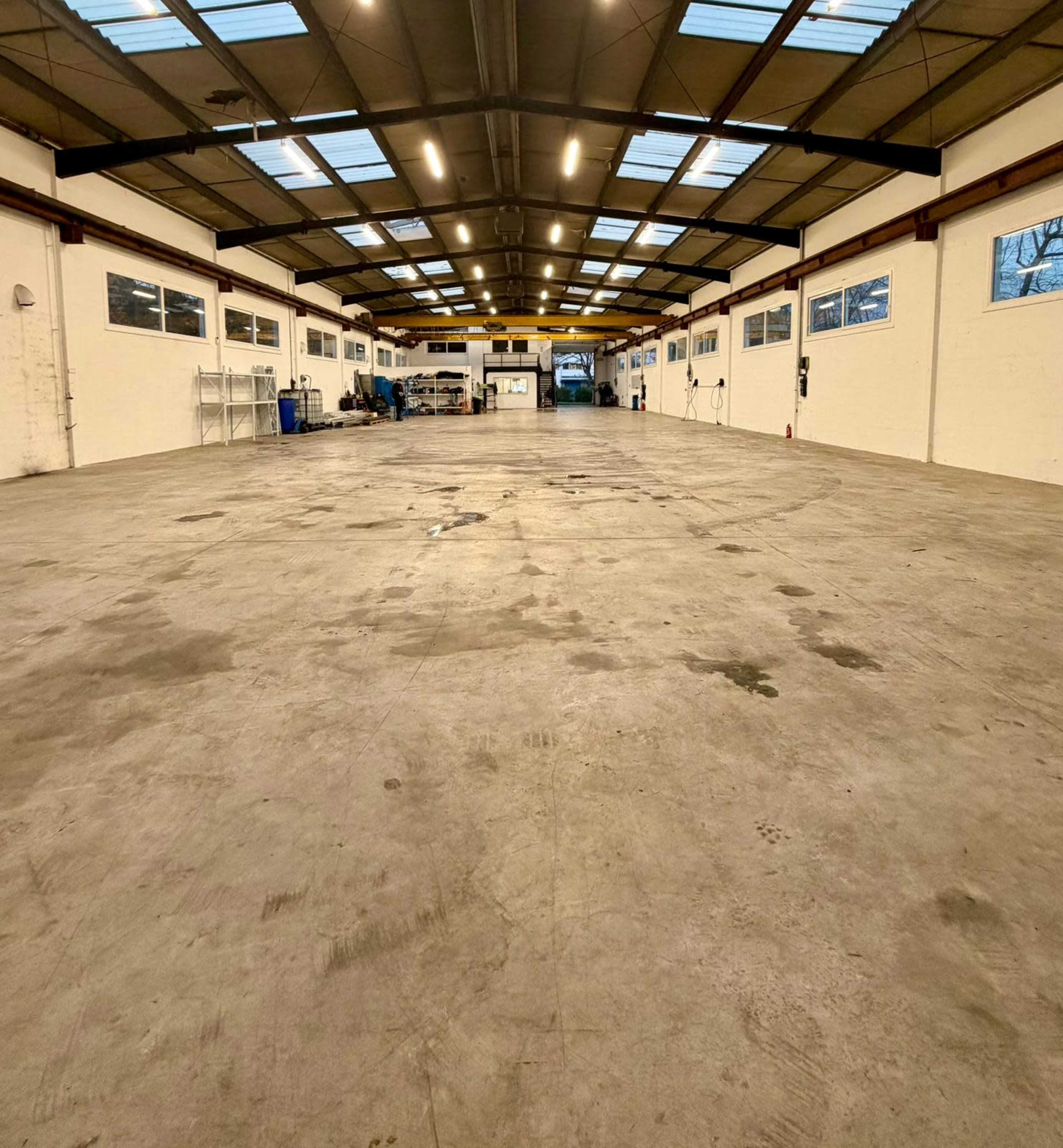 Entrepôt avec lumière naturel Image in , Wissous