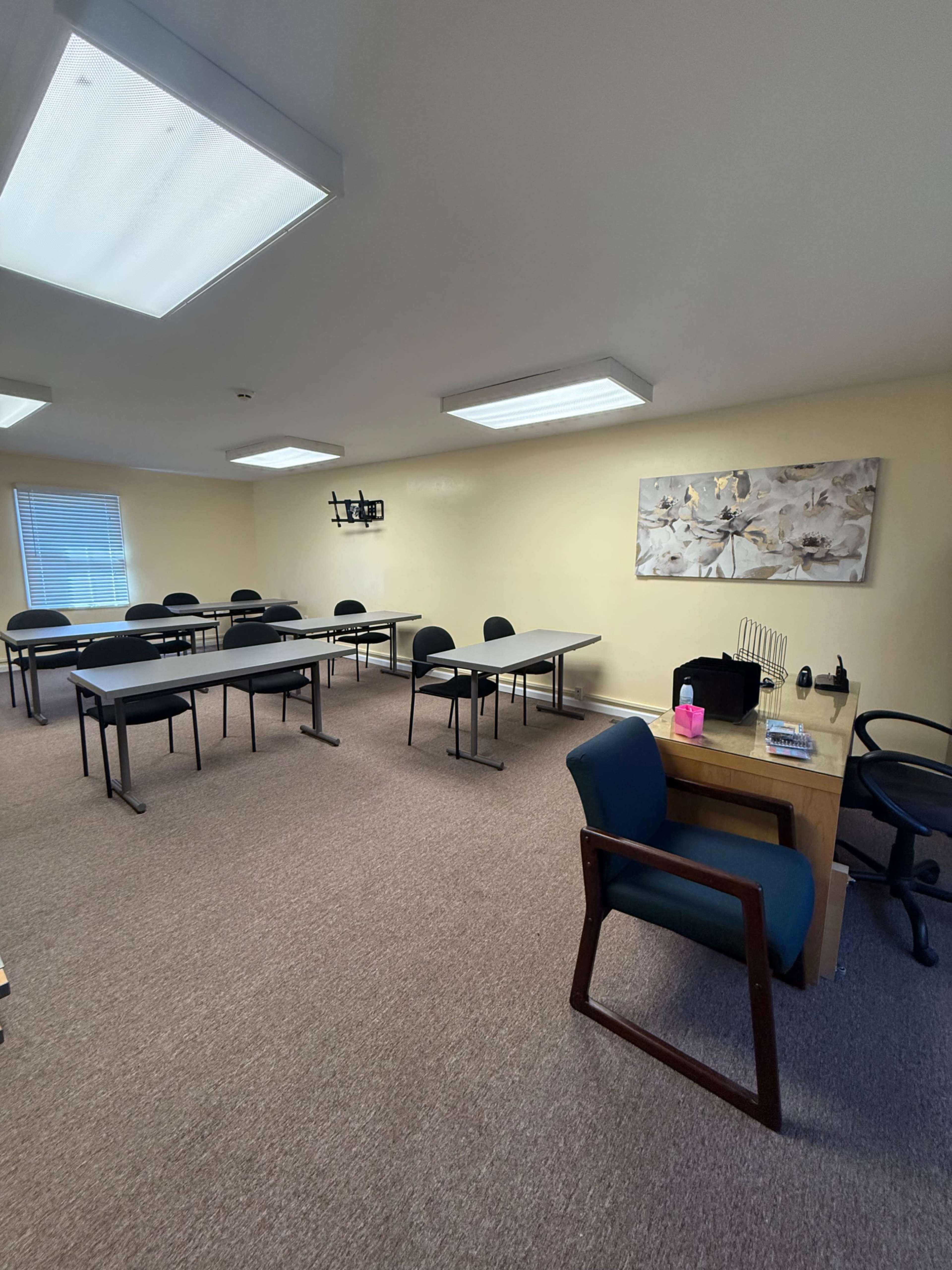 Modern  Office Space for Meetings, Workshops, and Creative Projects Image in Secane, Secane, PA
