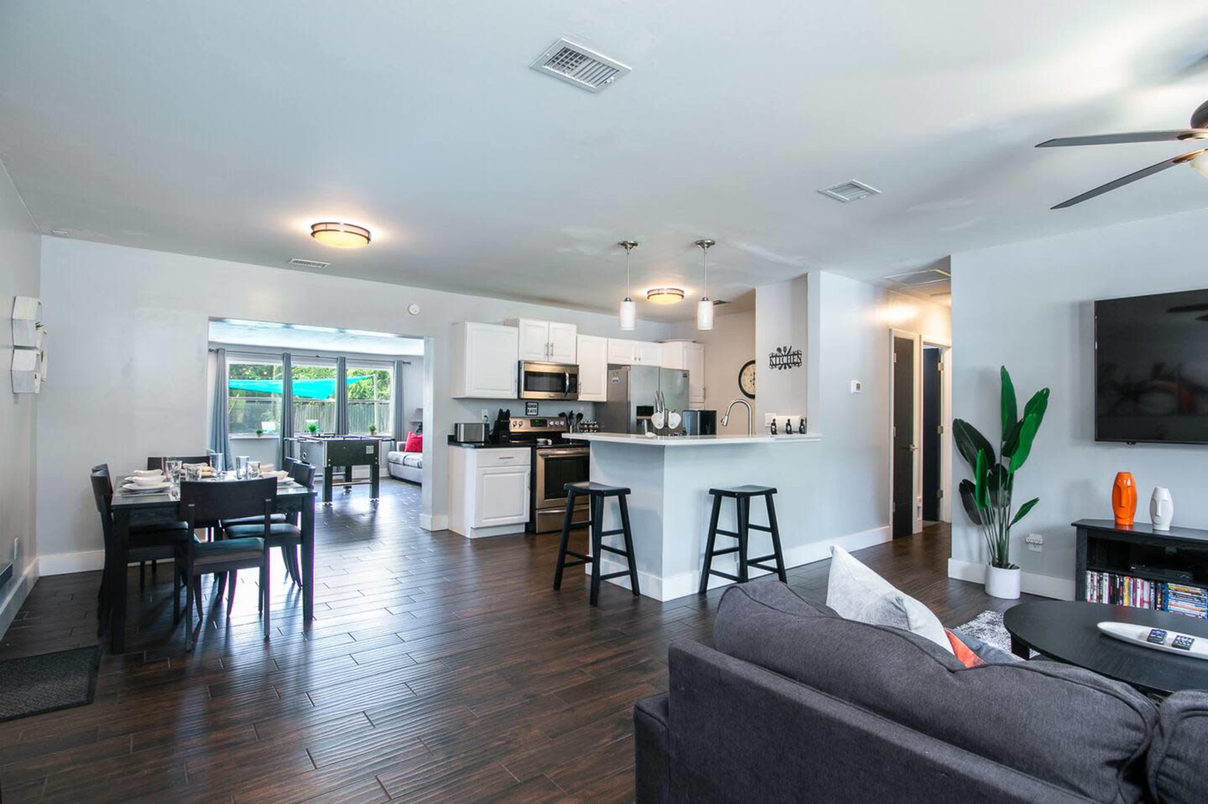~The Oasis House w/ New Salt Pool & Game Room| Close to Everything in Gainesville~ Image in Woodland Terrace, Gainesville, FL
