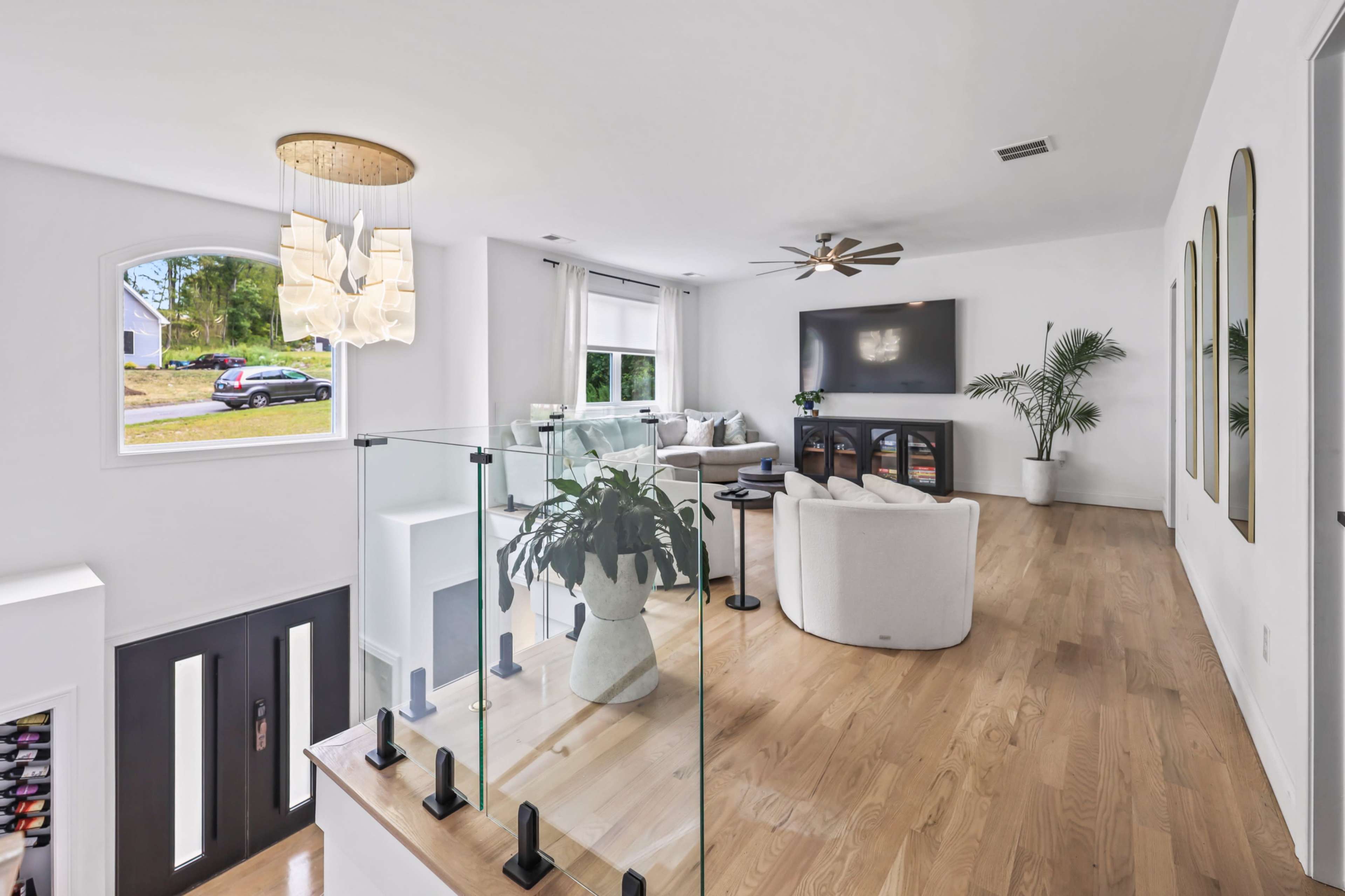 Roomy Colonial- Seasonal Lake Views Image in Wolcott, Wolcott, CT