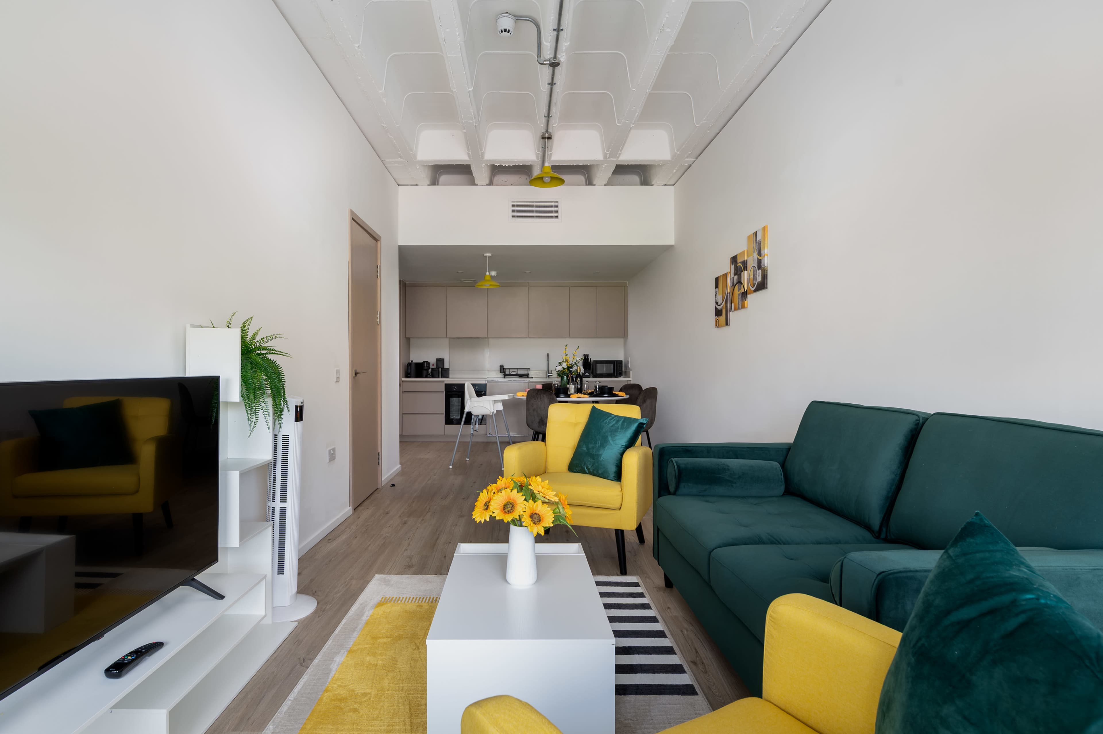 Elegant MK City Centre Apartment – Ideal for Business Travel & Production Teams Image in Central Milton Keynes, Milton Keynes, ENG