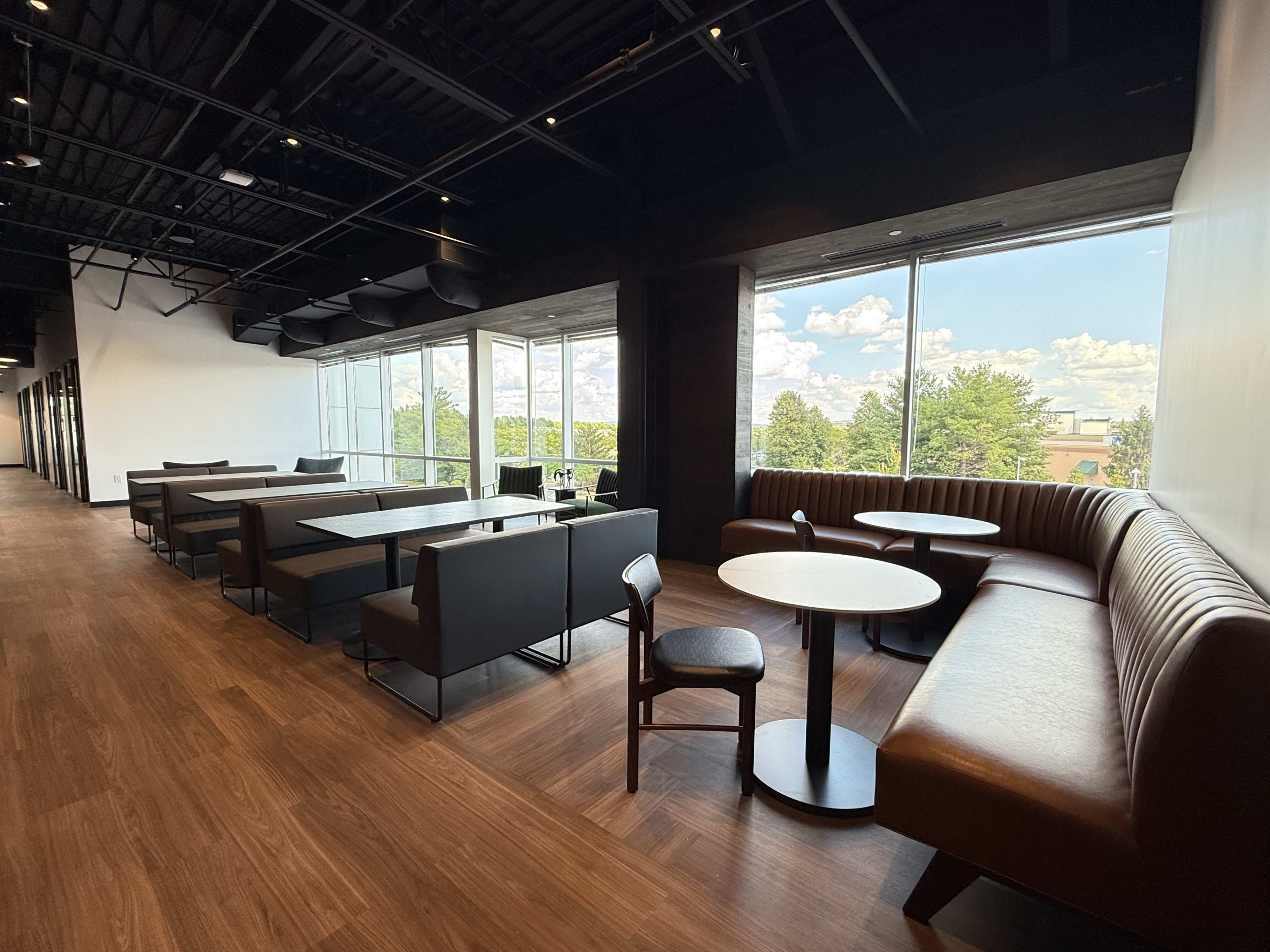 Day Office 2092 for 1 Person Image in Ballenger Creek, Frederick, MD