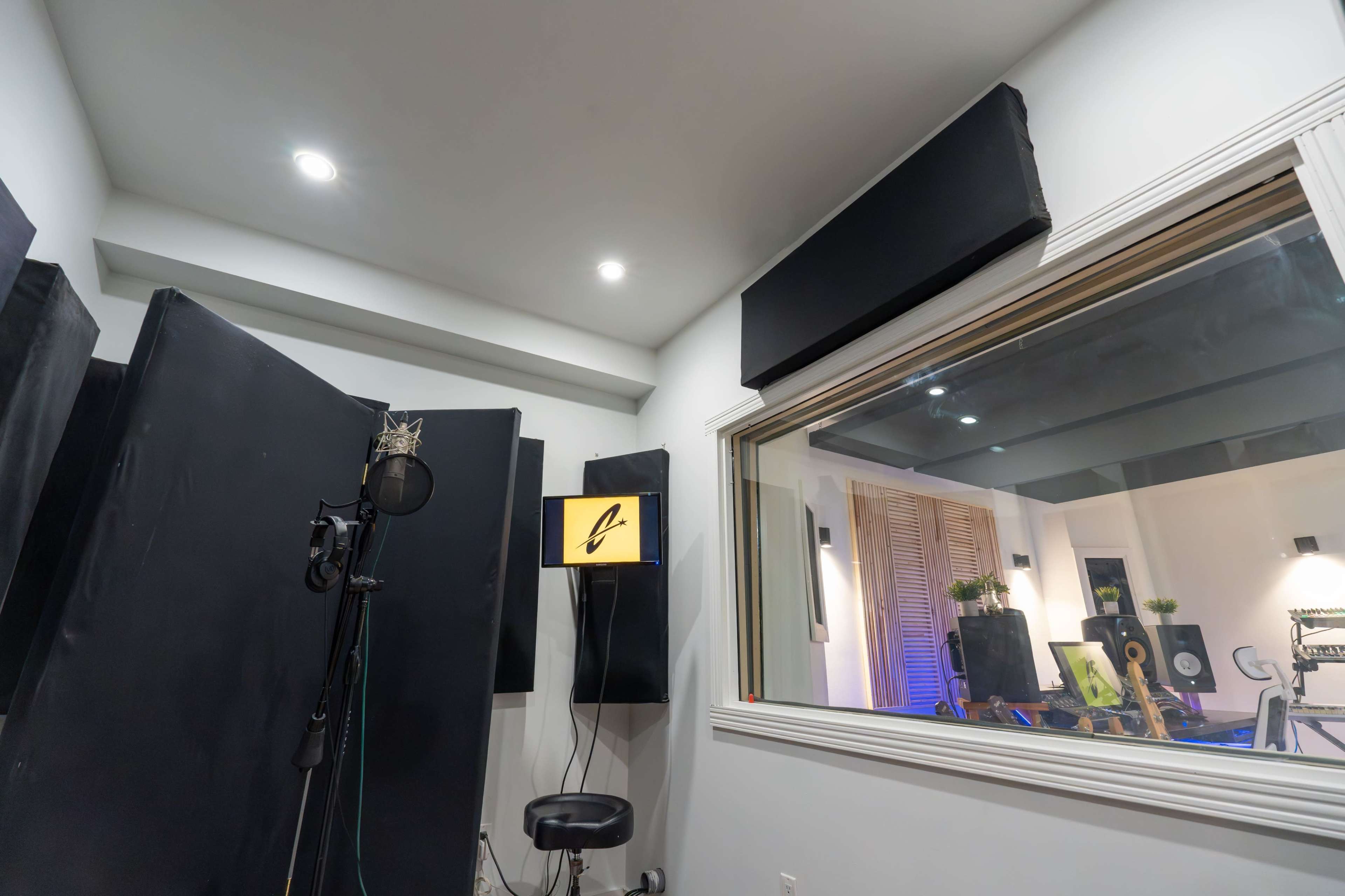 Cyclorama with Acoustically Treated Studio & Content Creation Facility Image in Woodbridge, vaughan, ON