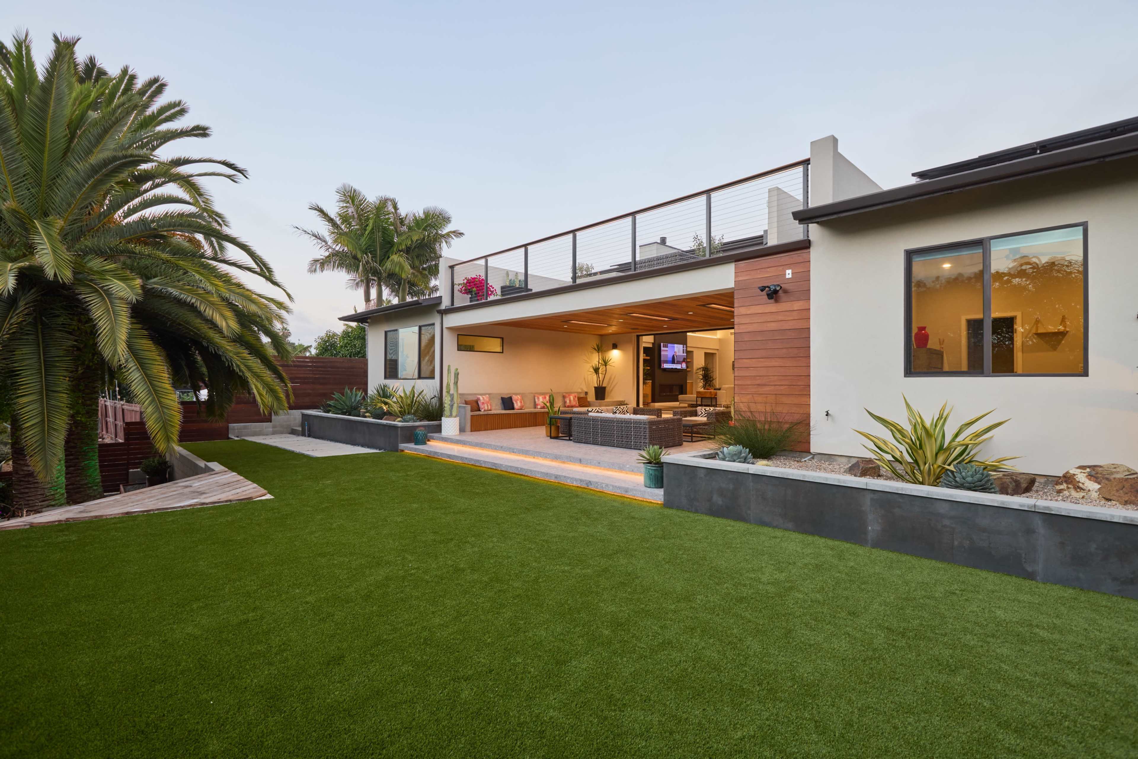 Modern Indoor/Outdoor Designer Home Image in Encinitas, Encinitas, CA