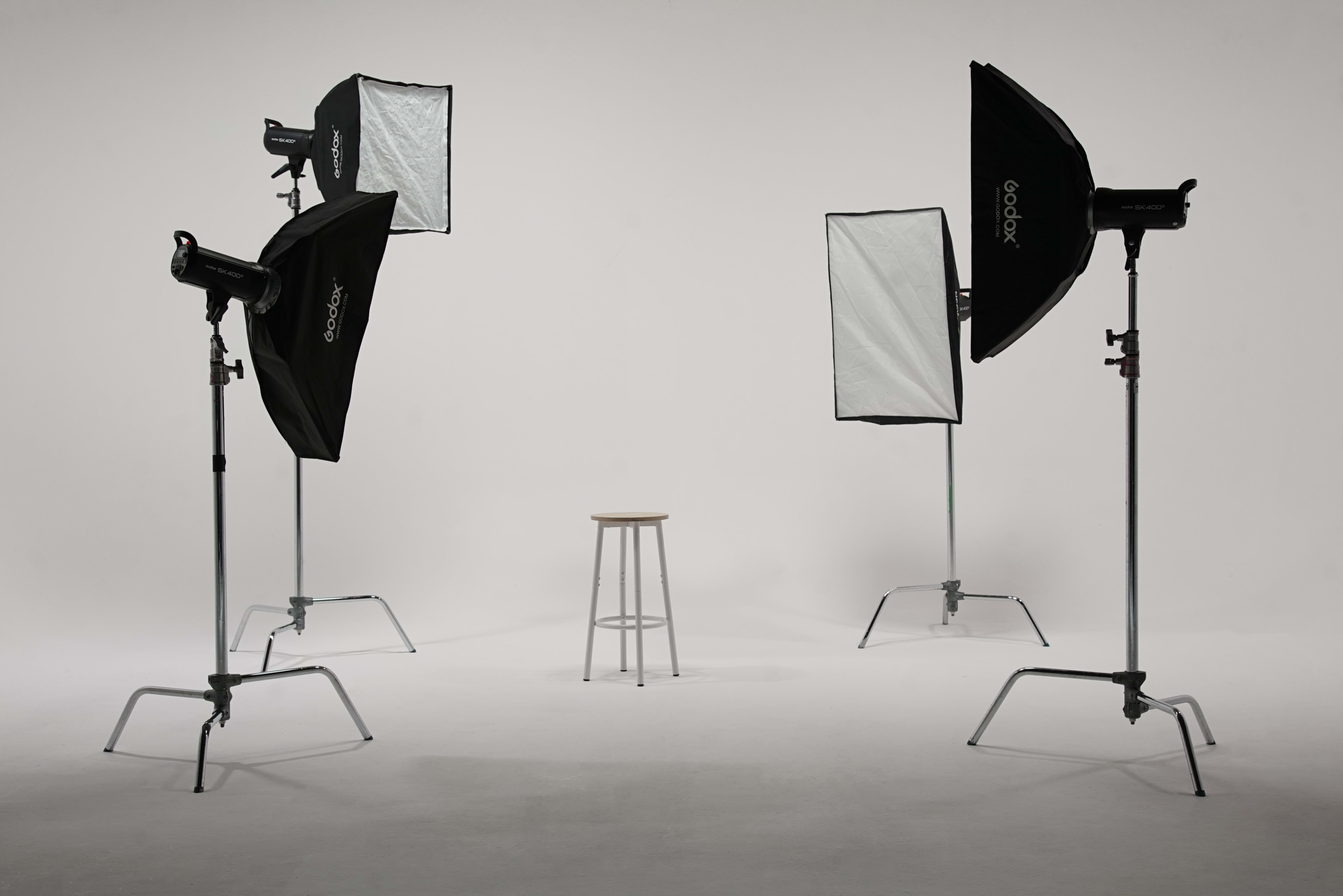 White Cove Photography / Filming Studio - Lighting included Image in Lambeth, London, ENG