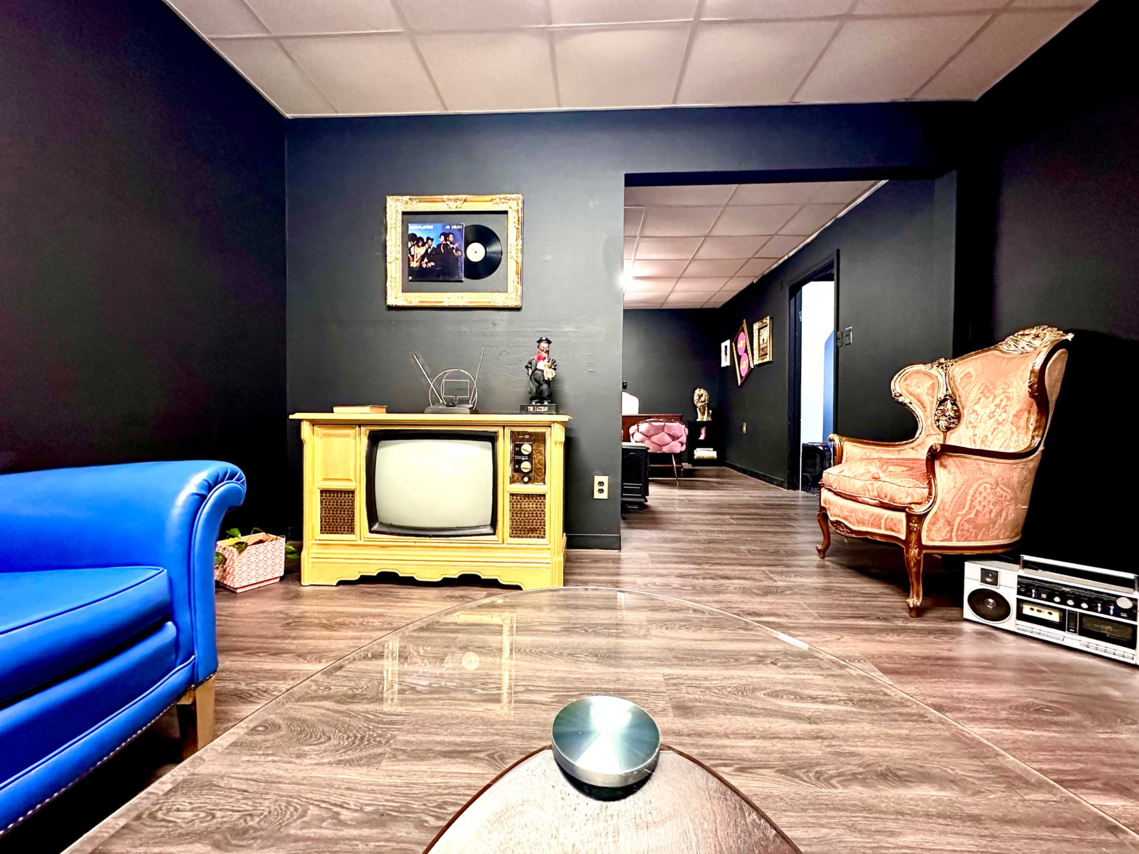 Houston's Unique Creative Space centrally located great for photo/video shoots, pod cast, and meetings ! Image in Westside, Houston, TX