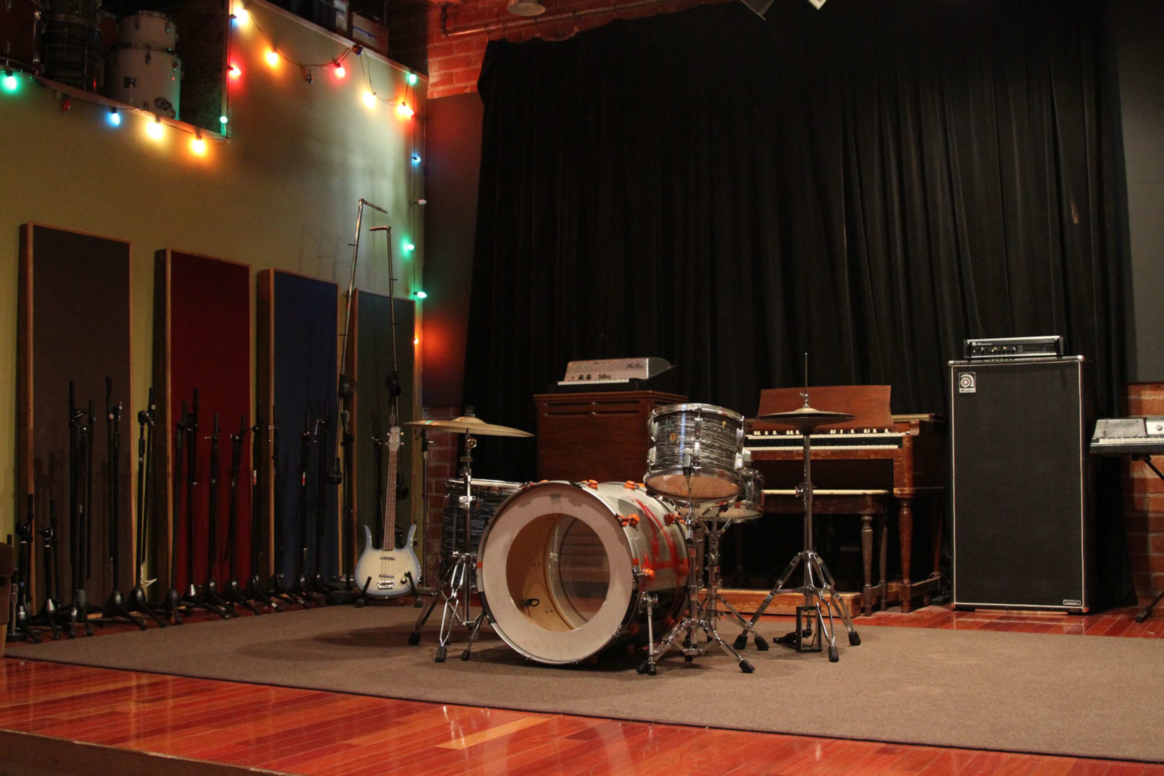 Recording Studio Vintage Vibes Image in North Arroyo, Pasadena, CA