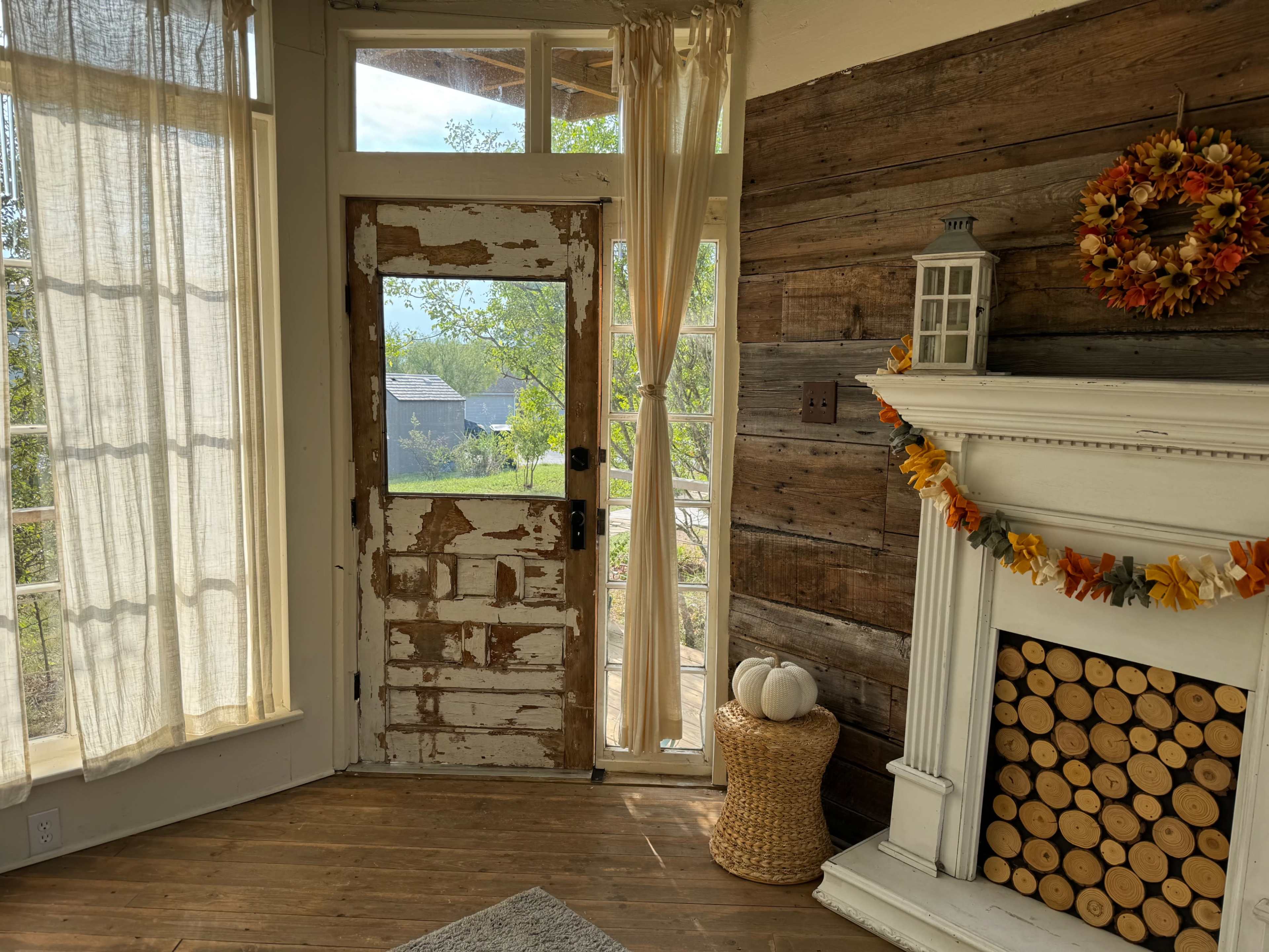 Blumen Haus Waco - Unique Photography Space Image in , Lorena, TX