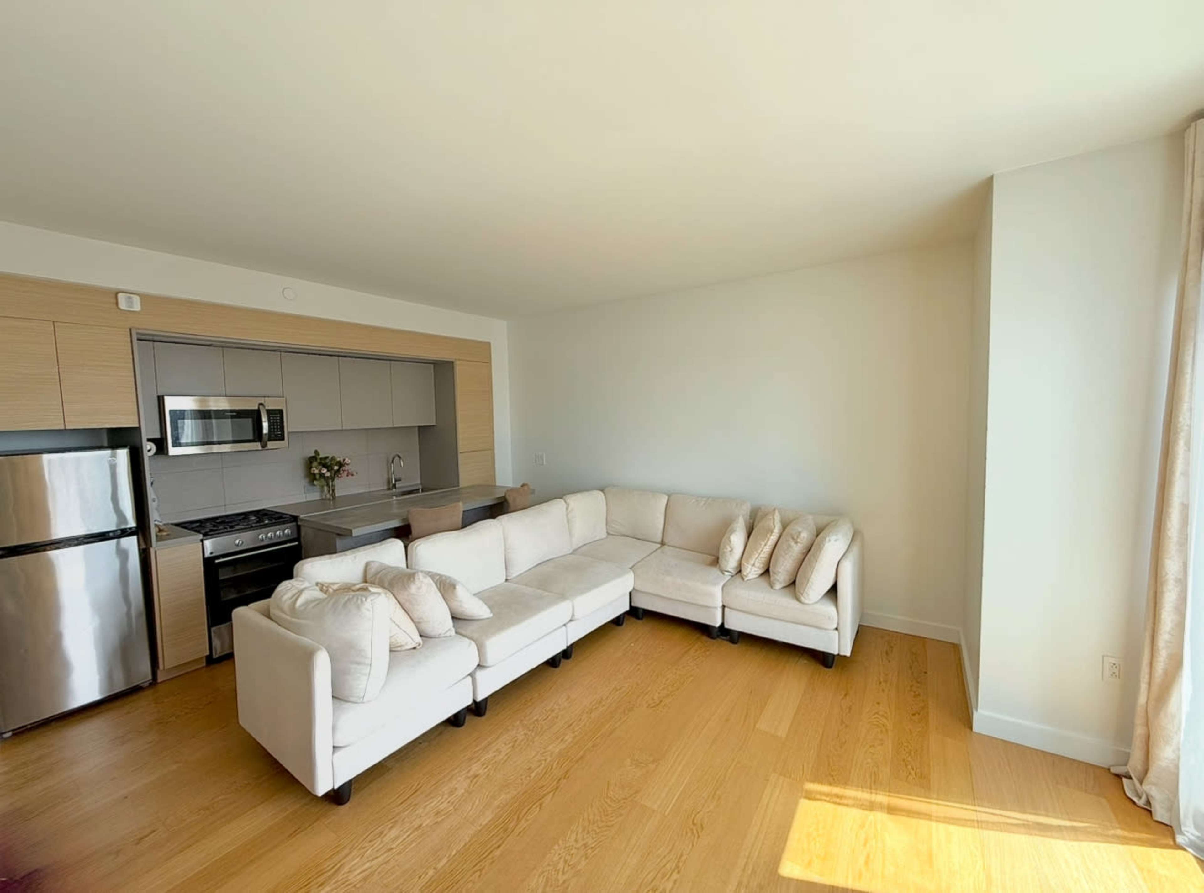 Greenpoint Luxury 1-Bedroom with Manhattan Skyline + Water Views Image in Greenpoint, Brooklyn, NY