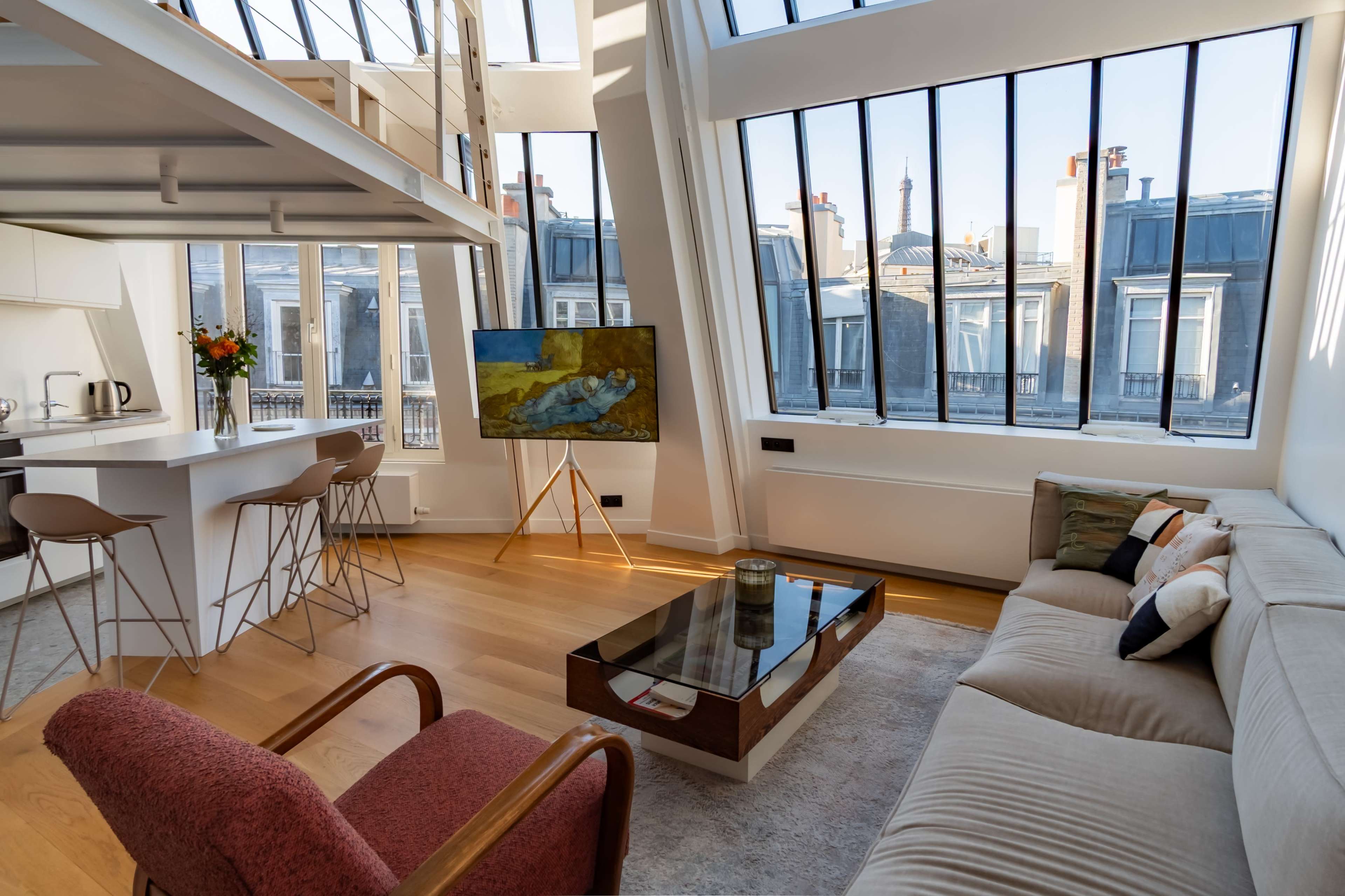 Atelier d'artiste avec vue sur la Tour Eiffel Image in Dupleix, Paris