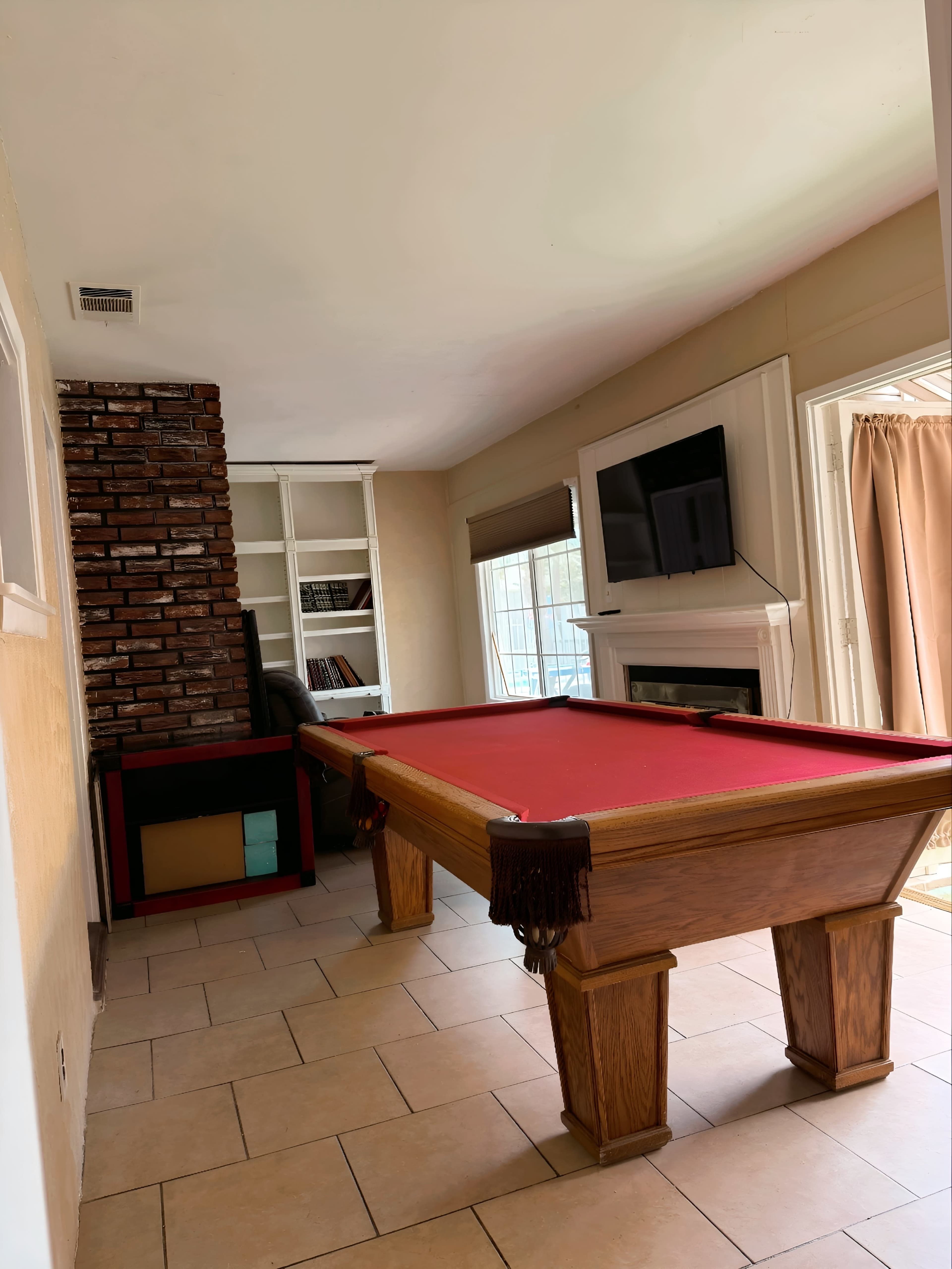 A Vibe: Gigantic Riverside Pool Retreat Image in Wood Streets, Riverside, CA