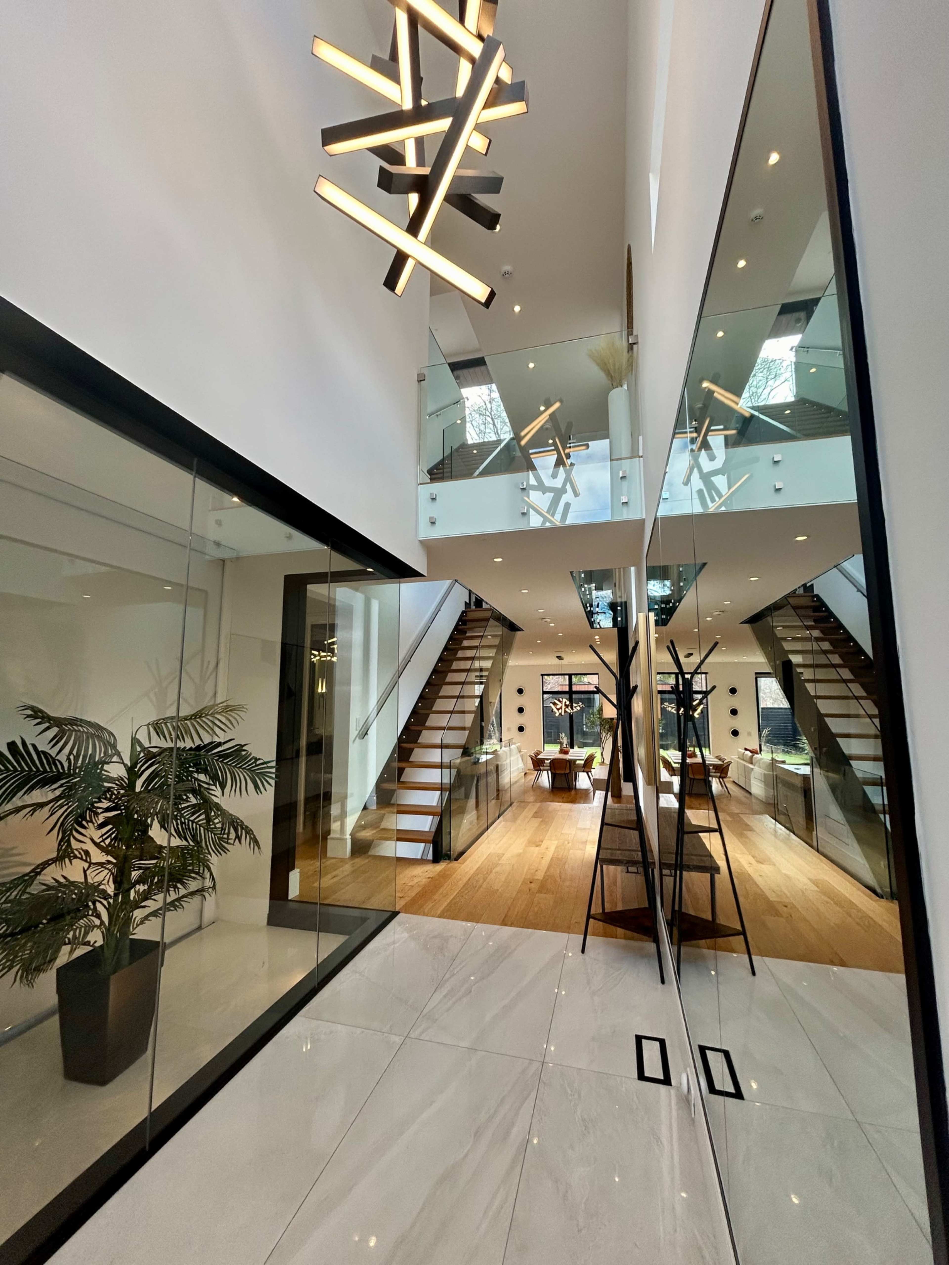 Modern luxury home w/ rooftop & putting green Image in Port Credit, Mississauga, ON