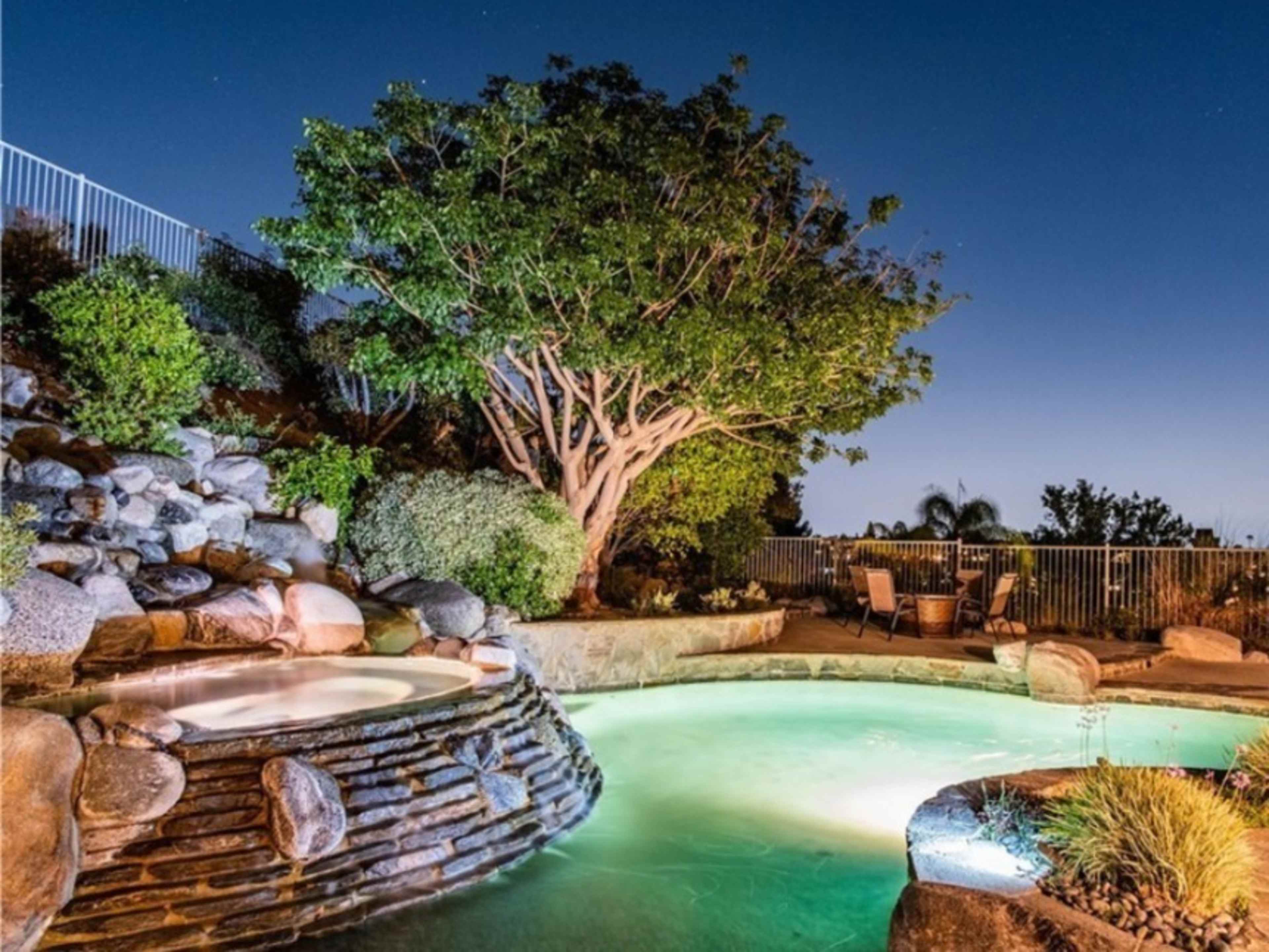 Heated Pool & Jacuzzi 
