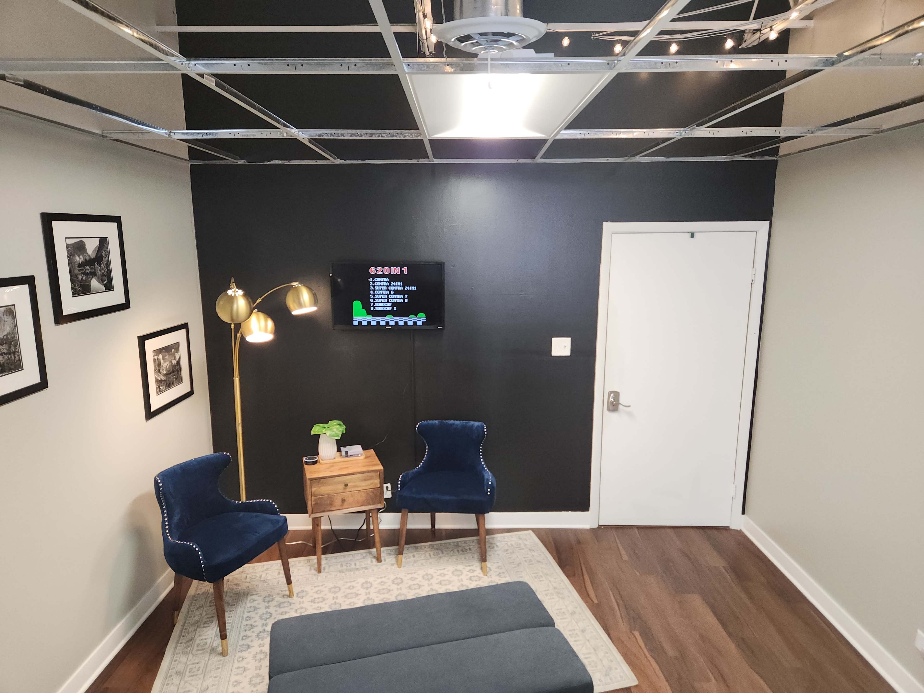 Conference Area @ Black Wall Virtual Office Suite (VOS) Image in Worth Township, Oak Lawn, IL