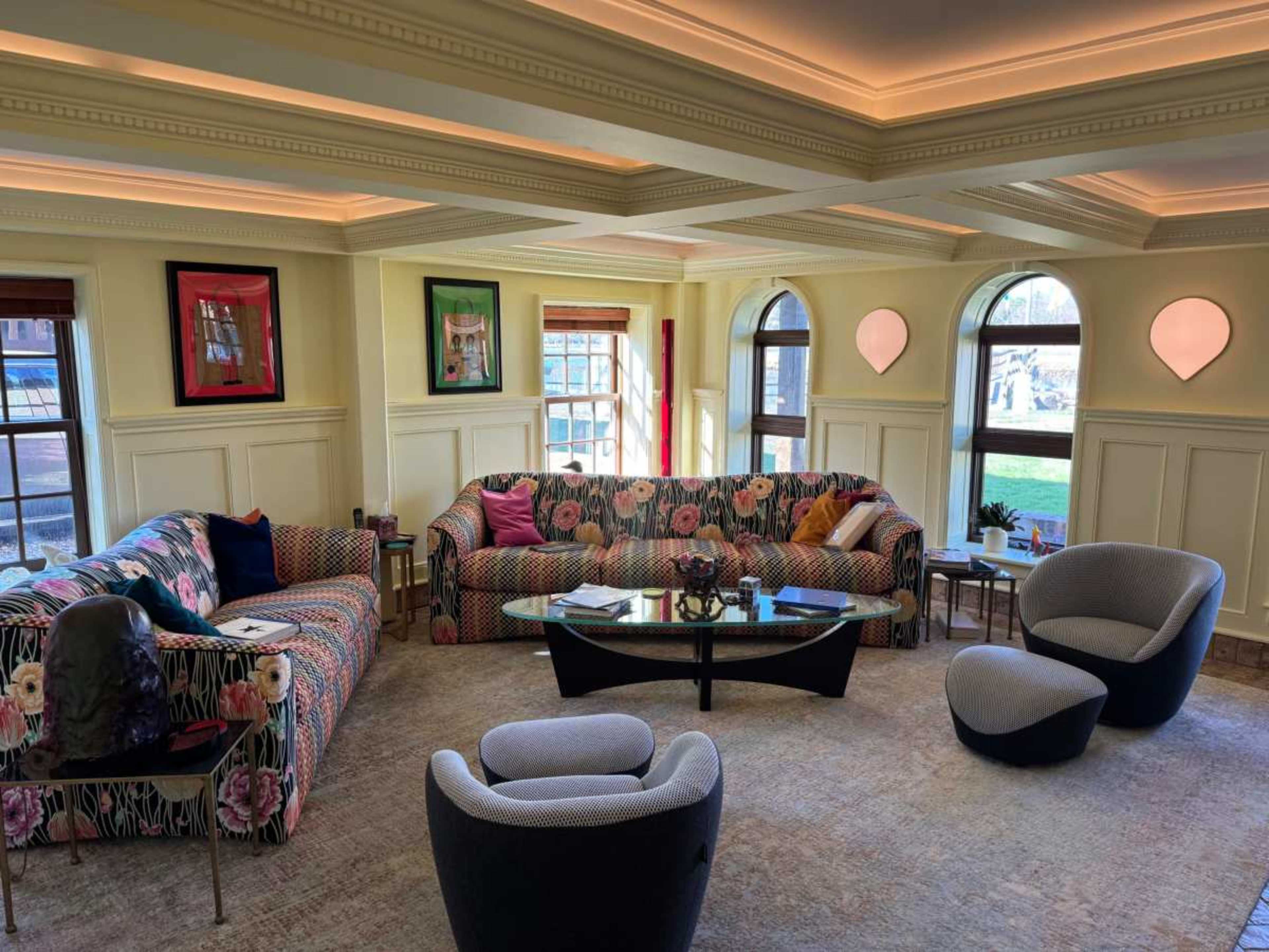 Waterfront Red Brick Estate Image in Douglaston, Dougleston, NY