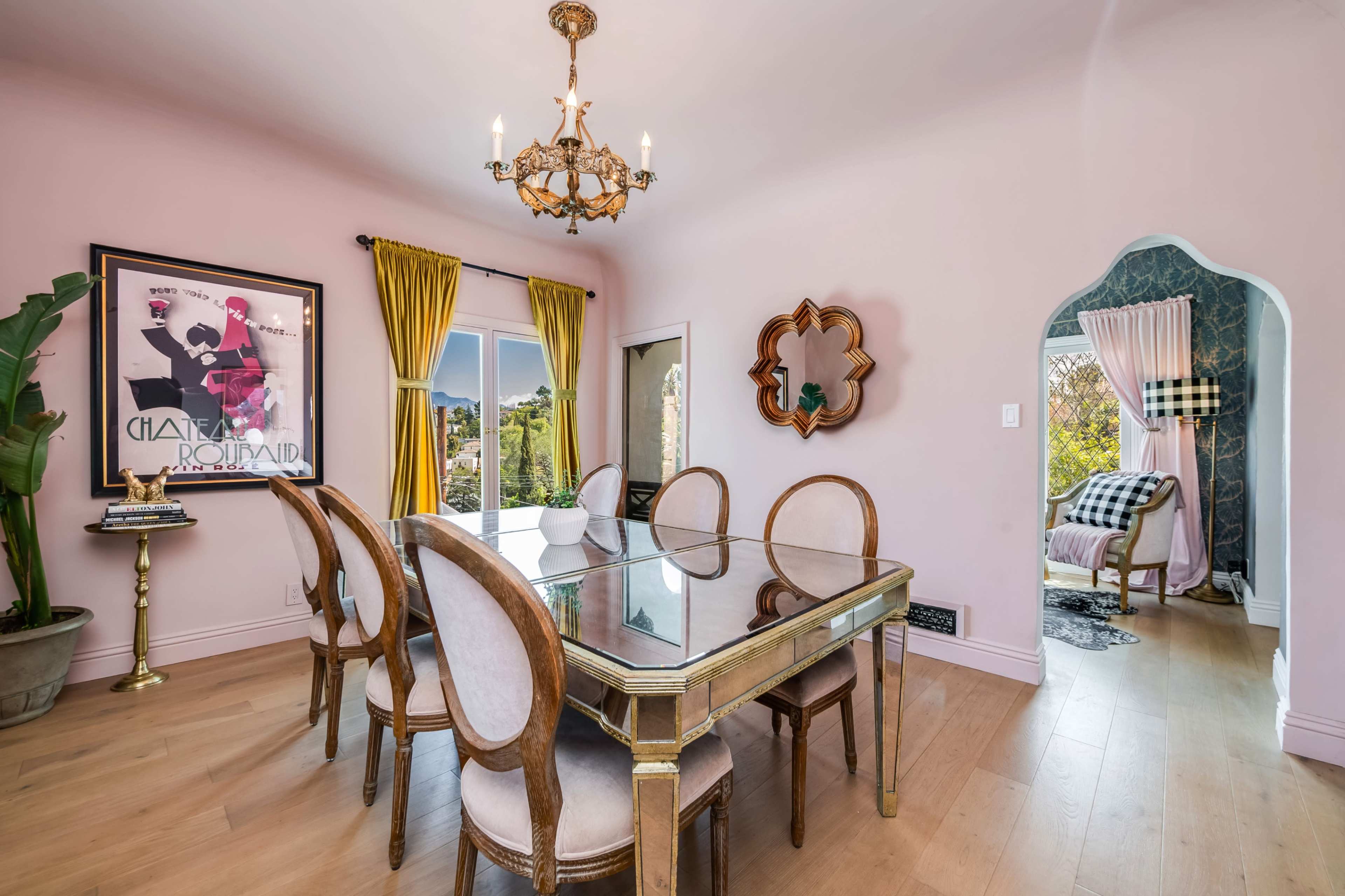 Paris chic meets Old Hollywood, with view & garden Image in Adams Hill, Glendale, CA