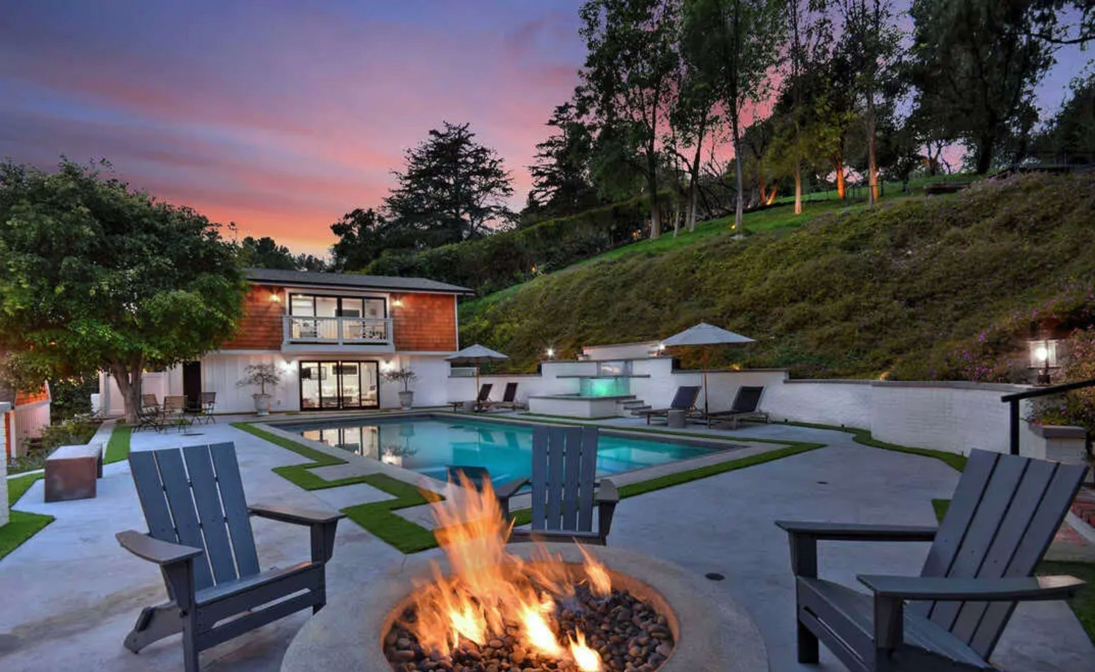 Luxury Modern Farmhouse with Beautiful and Spacious Outdoor Space Image in Encino, Encino, CA