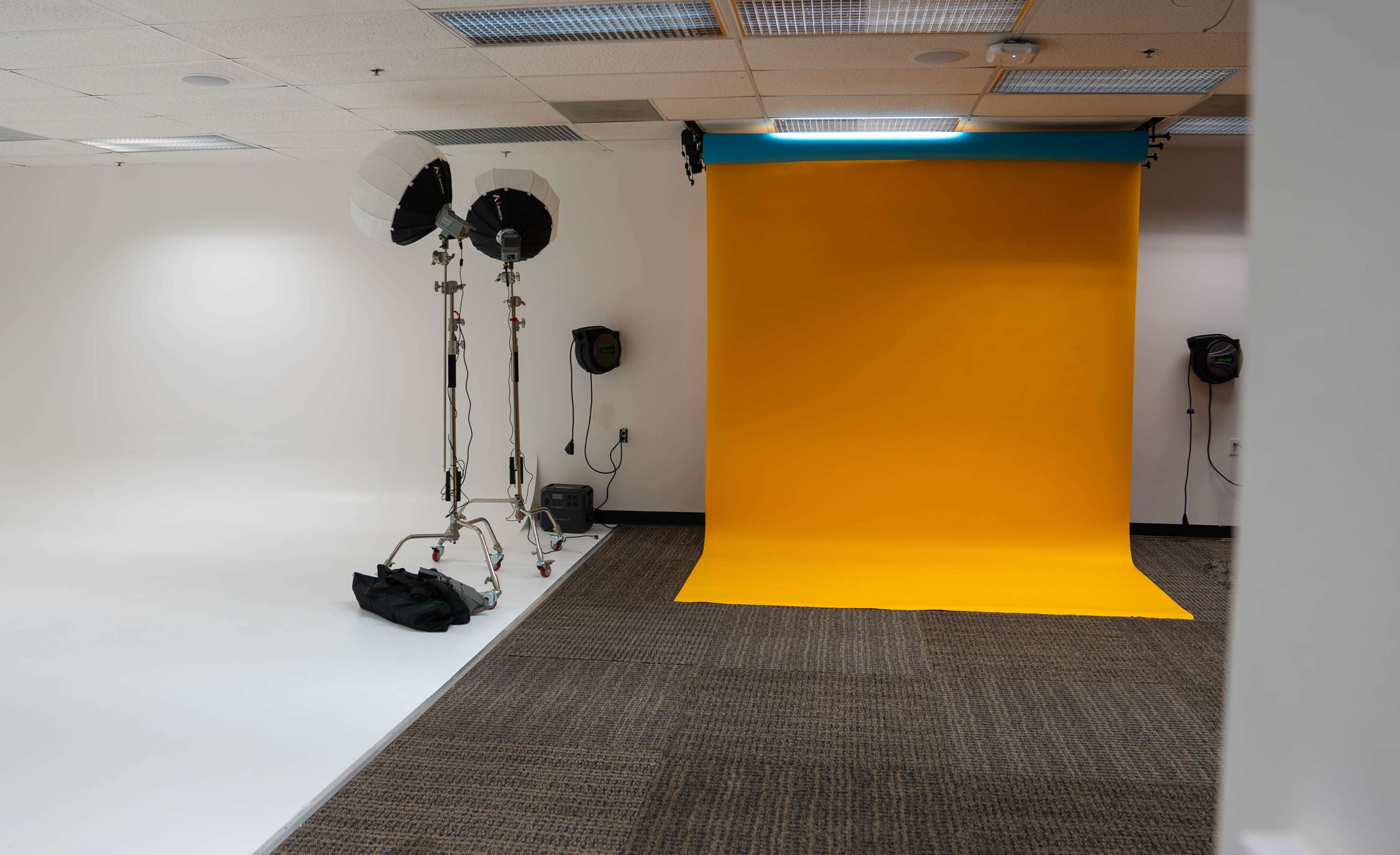 Exclusive studio w/ 25ft CYC Wall and backdrops Image in , Orlando, FL