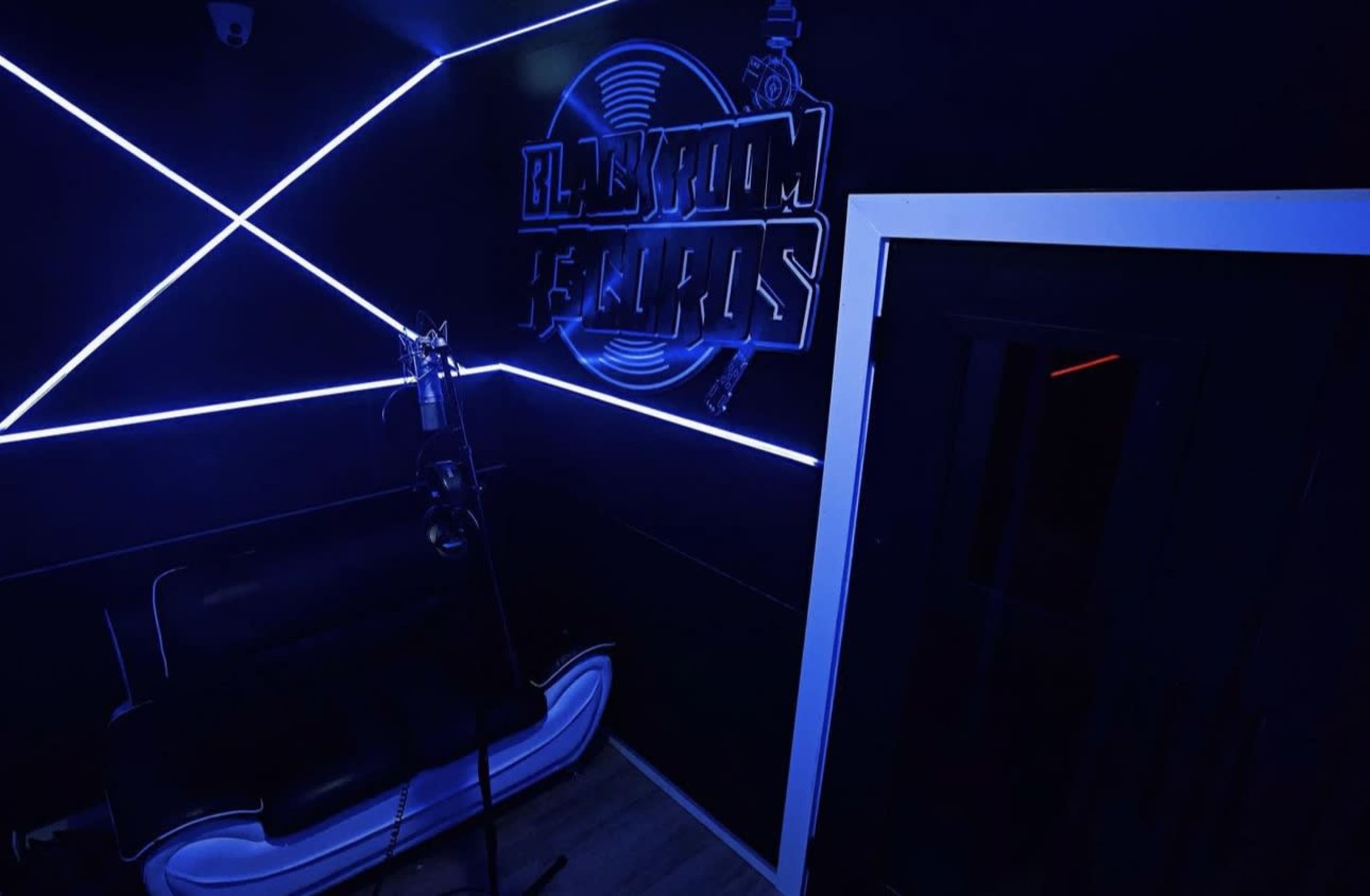 Stylish Studio Entertainment Lounge Image in North Miami Beach, Miami, FL