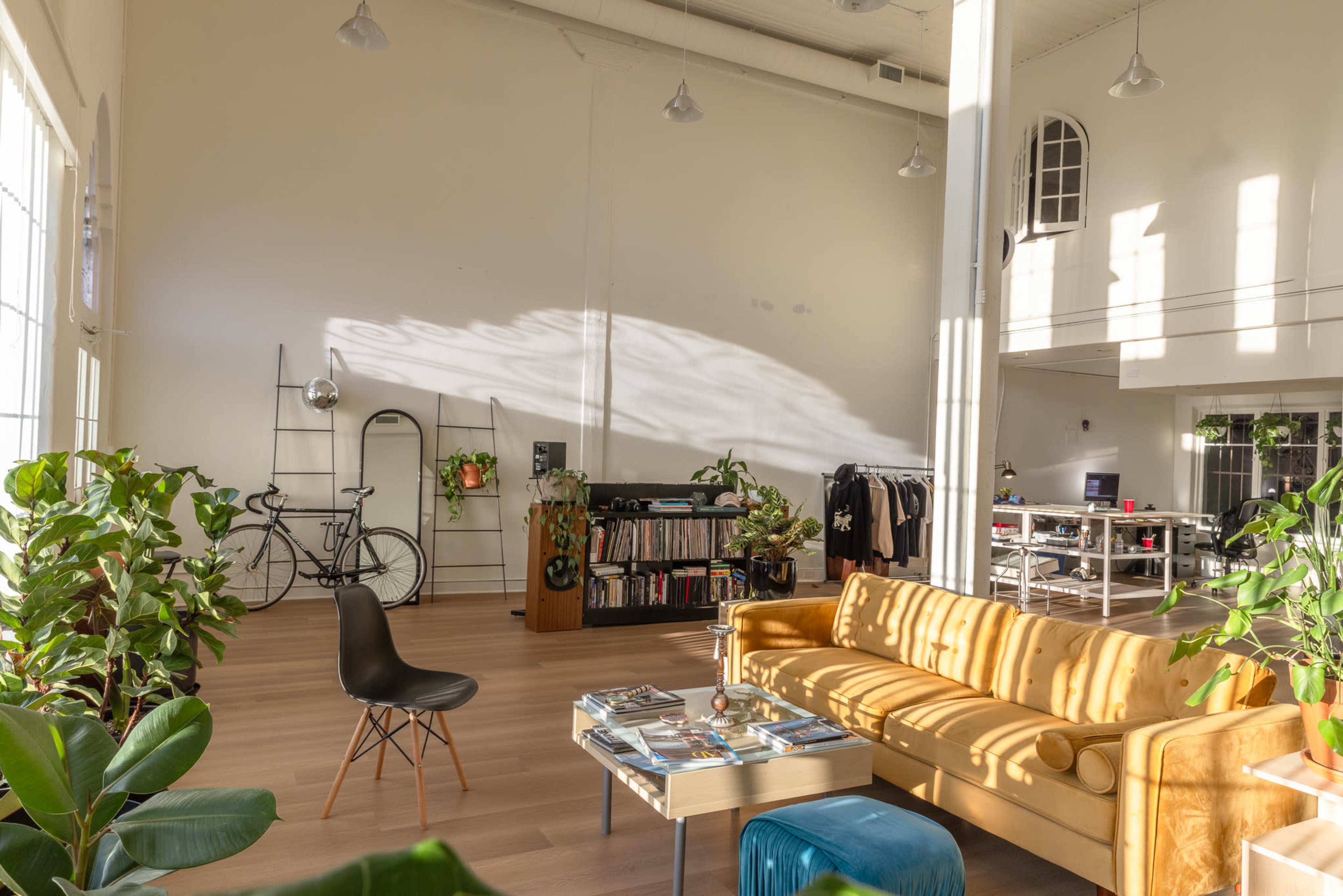 Creative Loft with High Ceilings, Natural Light, and Open Layout Image in Westlake, Los Angeles, CA