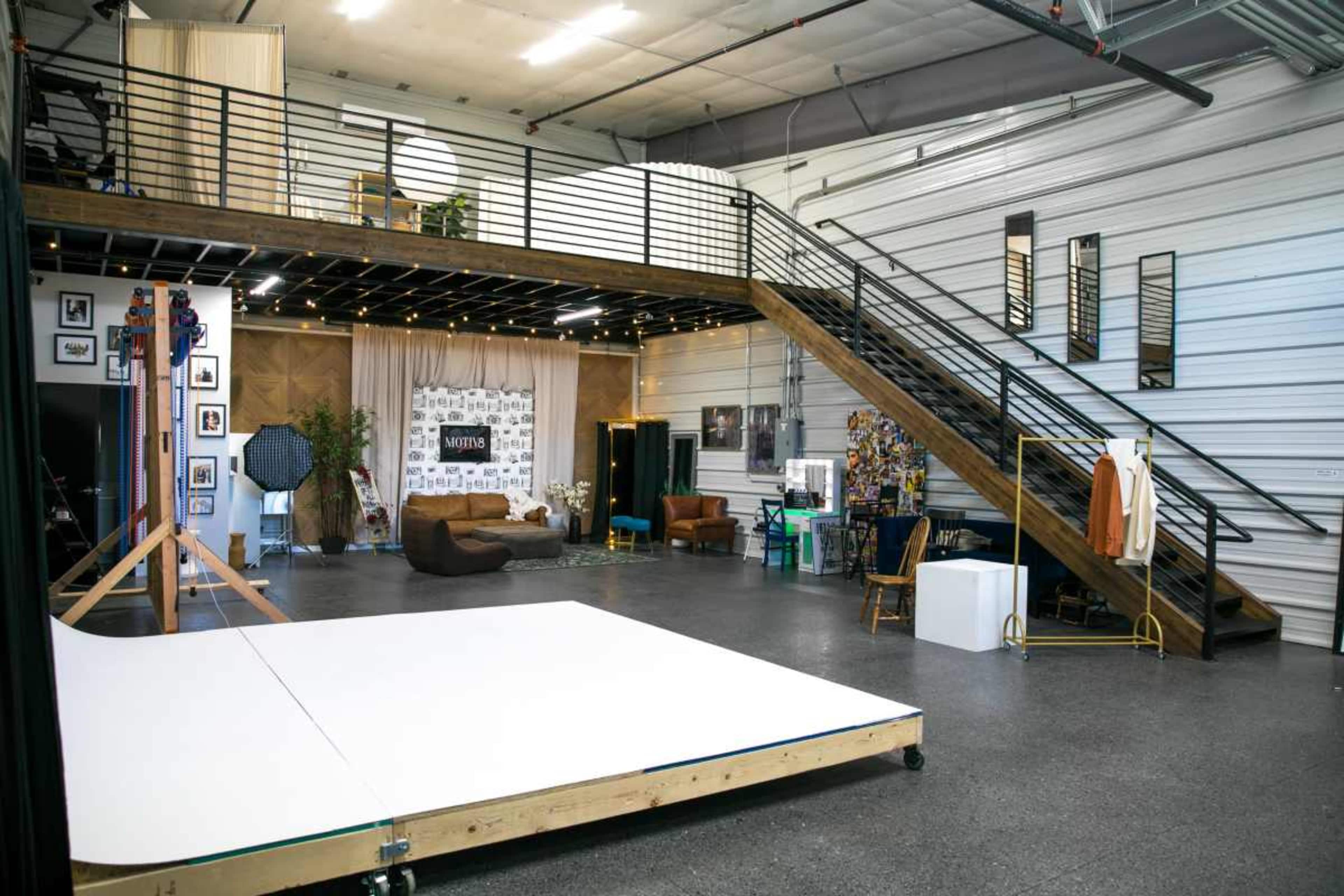 Vibey  Garage Condo Photo Studio Image in Centennial, Denver, CO