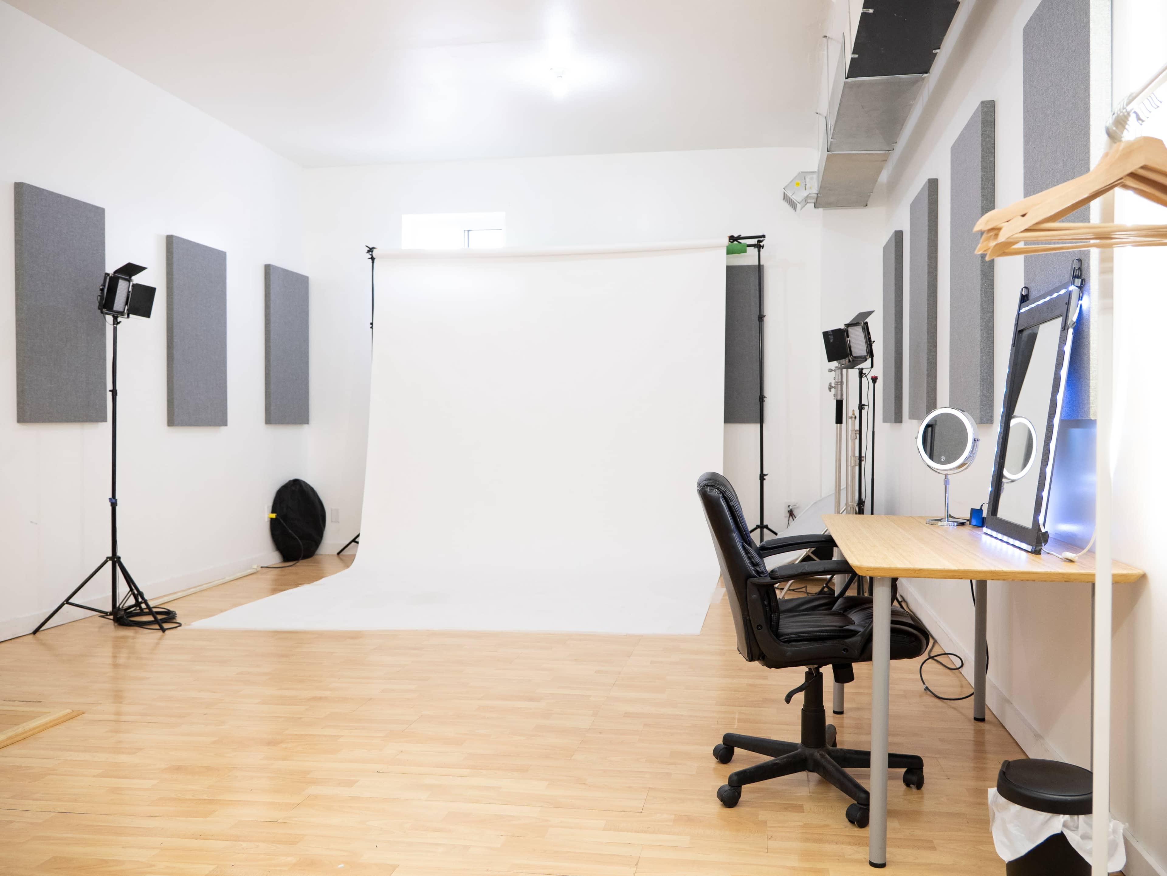 Simple backdrop studio - New Toronto Image in New Toronto, Etobicoke, ON