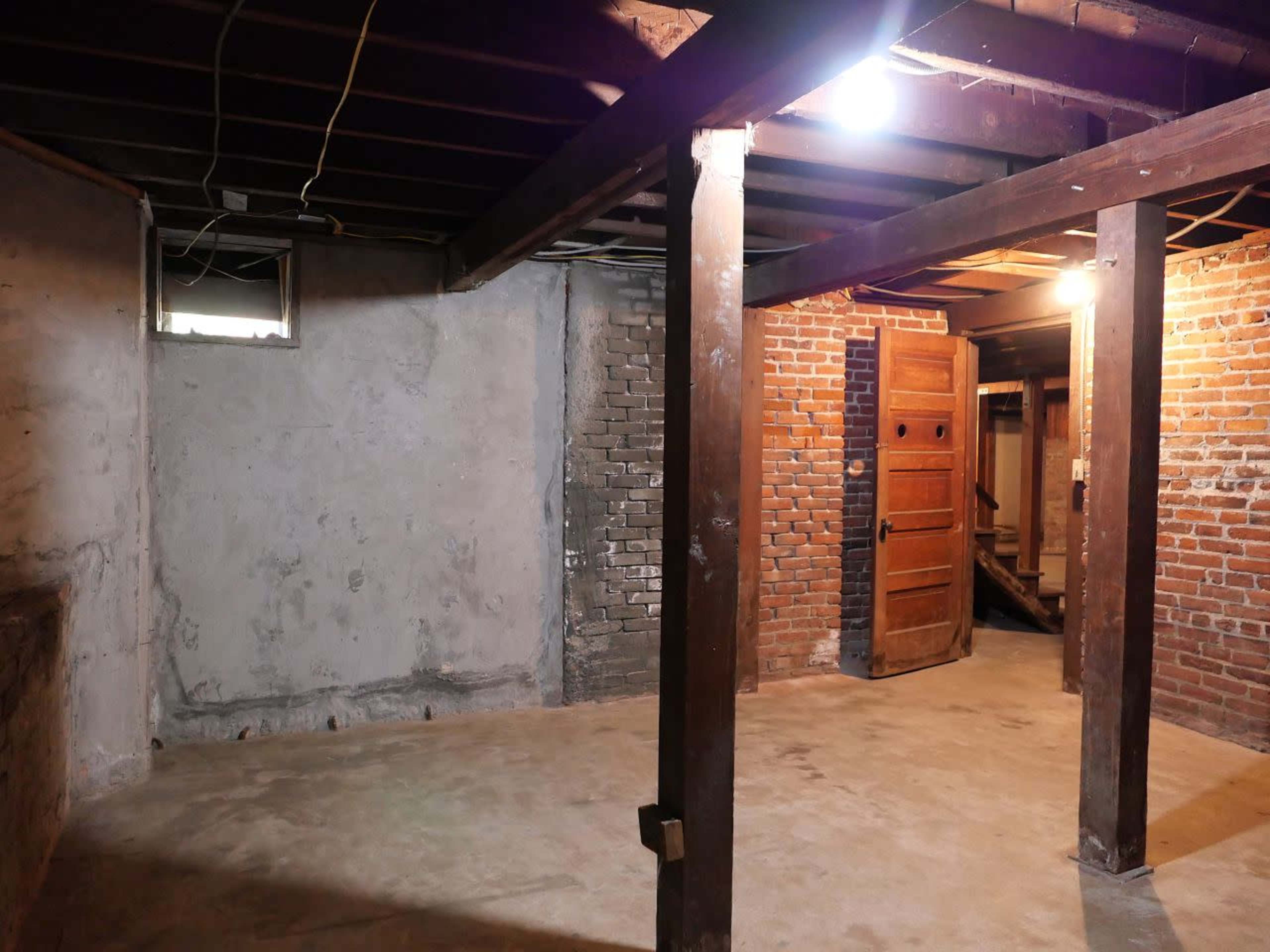 Basement Image in South Los Angeles, Los Angeles, CA