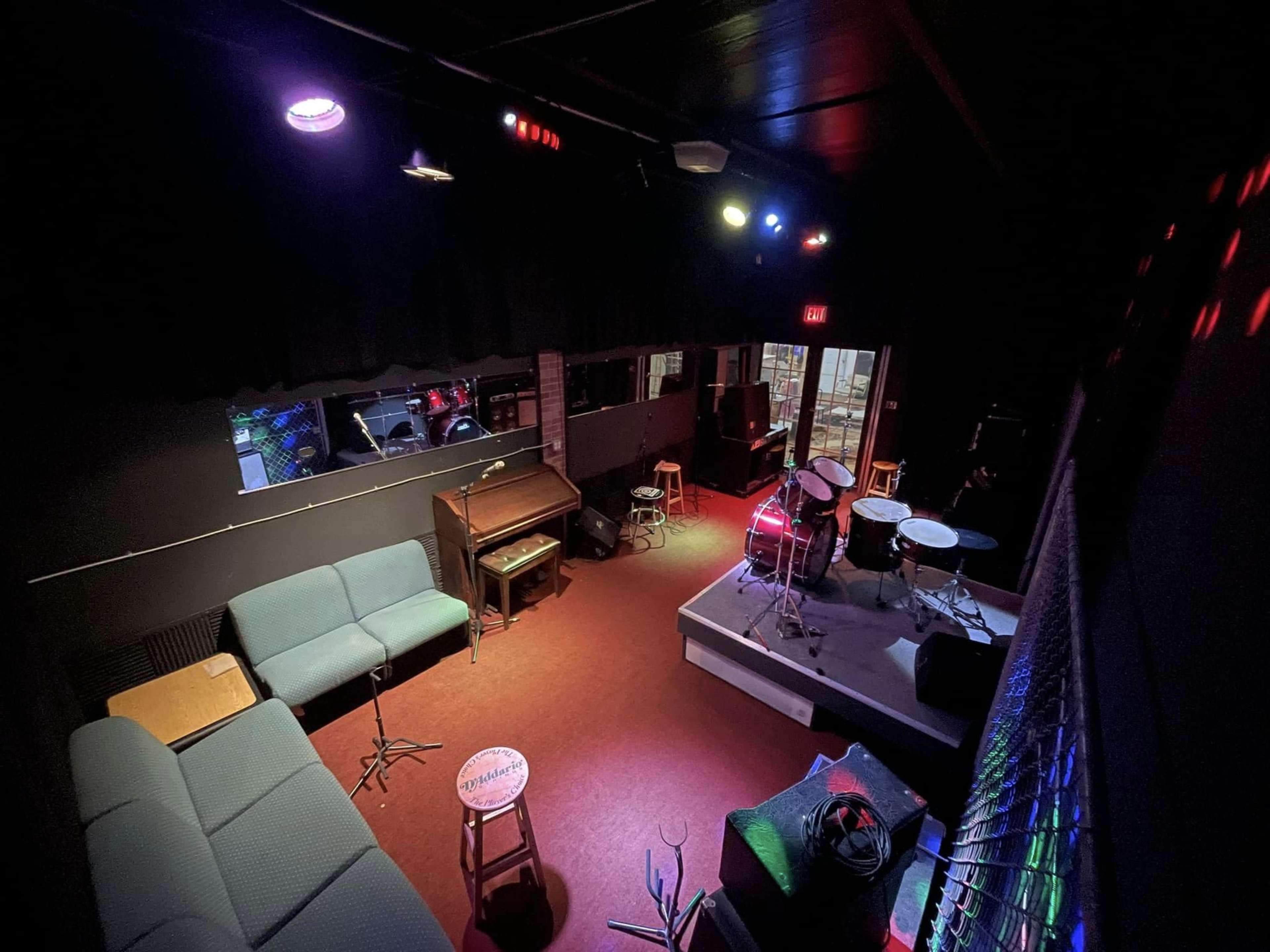 Spacious, Industrial Photography/Videography/Recording Studio with large Cyclorama and Stage Image in Gulf Coast Acres, Hudson, FL