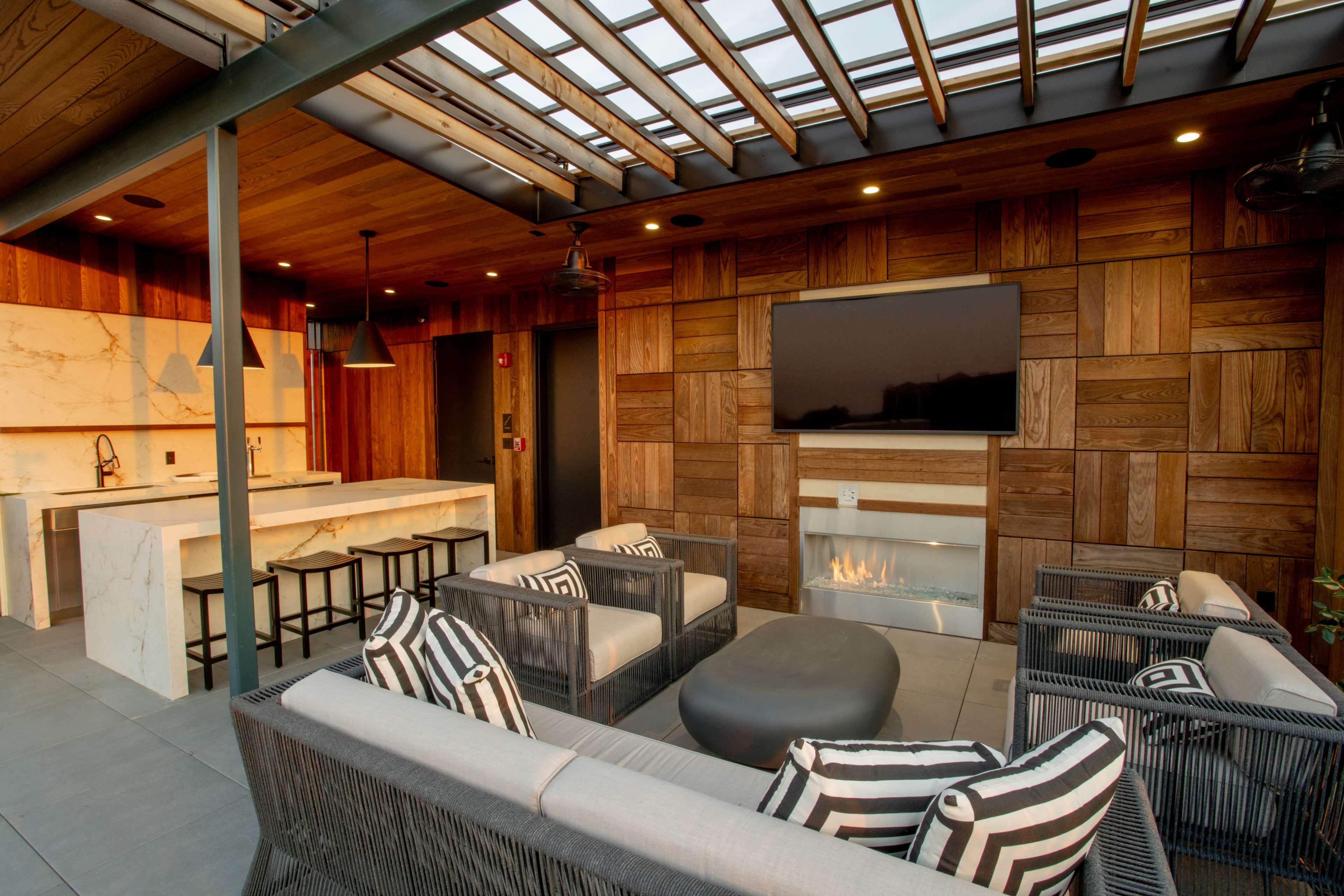 Intimate Rooftop Lounge Image in Athens, Athens, GA